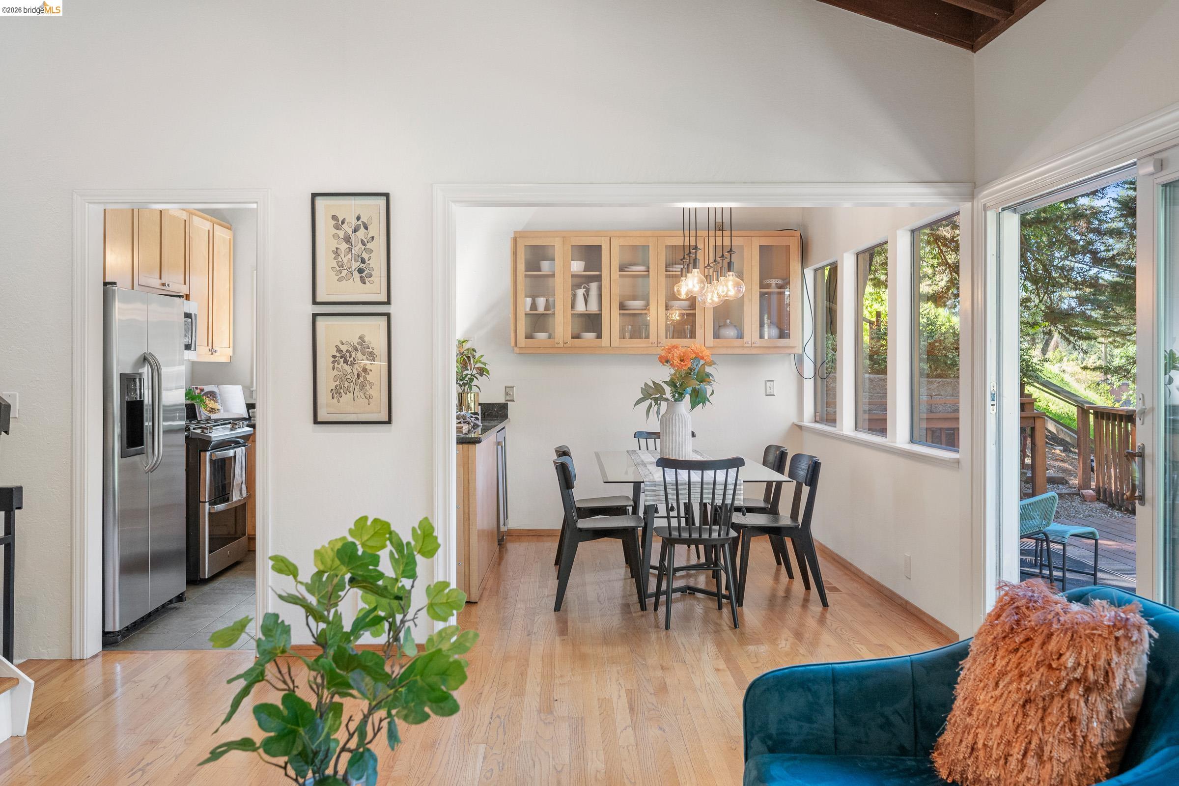 Detail Gallery Image 13 of 58 For 6600 Heather Ridge Way, Oakland,  CA 94611 - 3 Beds | 3 Baths