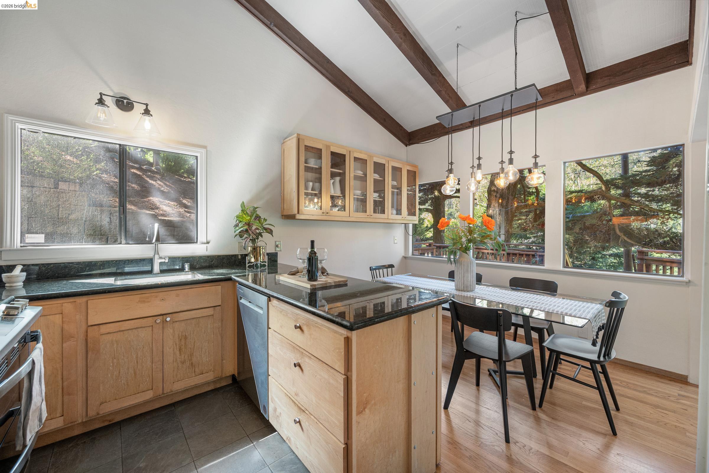 Detail Gallery Image 22 of 58 For 6600 Heather Ridge Way, Oakland,  CA 94611 - 3 Beds | 3 Baths