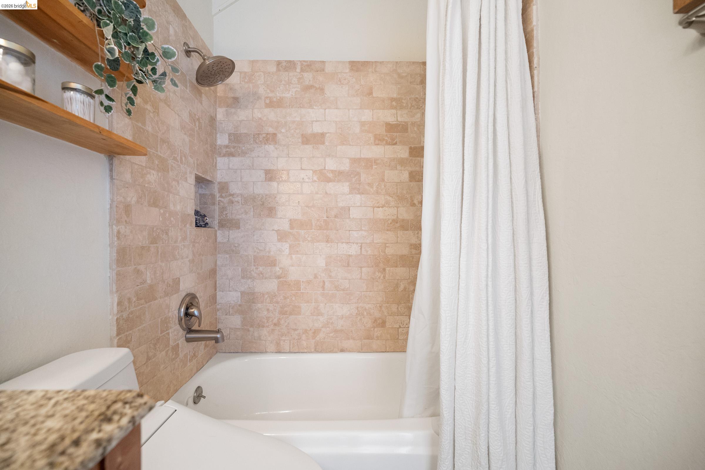 Detail Gallery Image 31 of 58 For 6600 Heather Ridge Way, Oakland,  CA 94611 - 3 Beds | 3 Baths