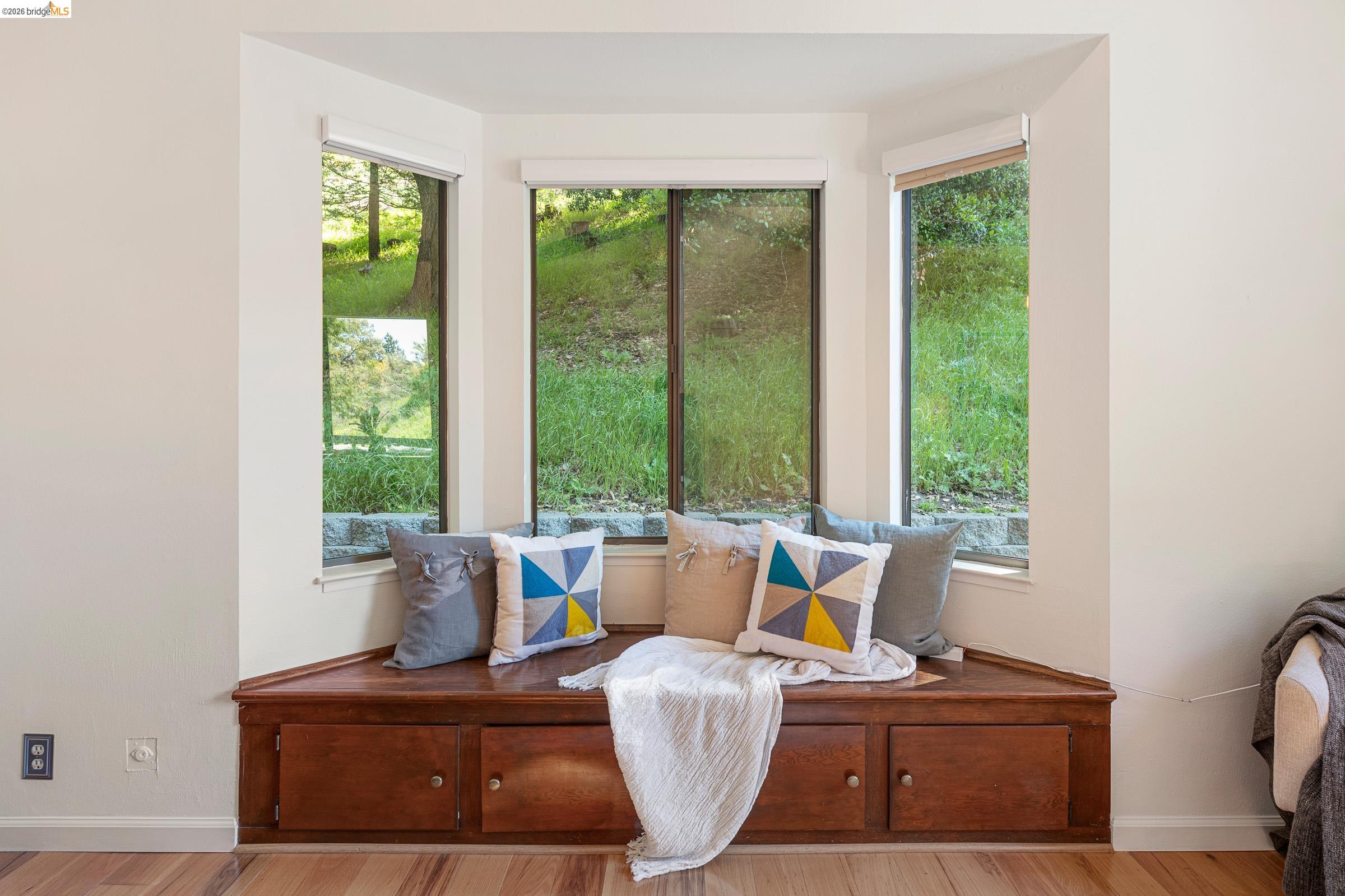 Detail Gallery Image 34 of 58 For 6600 Heather Ridge Way, Oakland,  CA 94611 - 3 Beds | 3 Baths