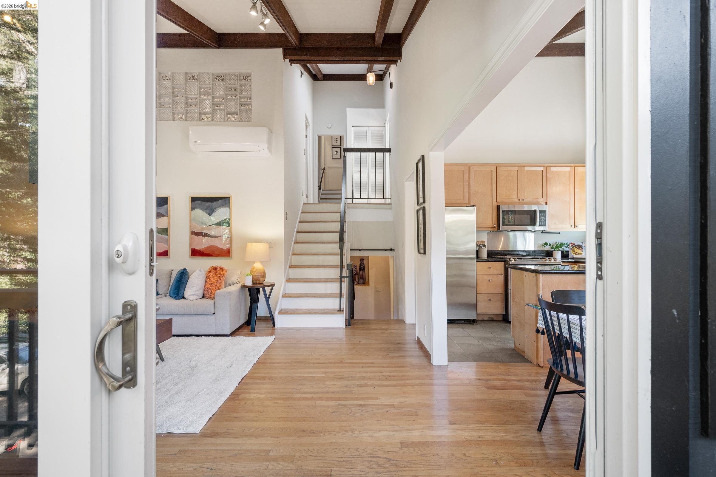 Detail Gallery Image 5 of 58 For 6600 Heather Ridge Way, Oakland,  CA 94611 - 3 Beds | 3 Baths