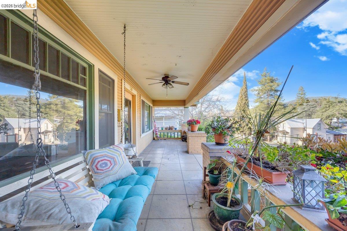 Detail Gallery Image 4 of 41 For 518 S Washington St, Sonora,  CA 95370 - 4 Beds | 1/1 Baths