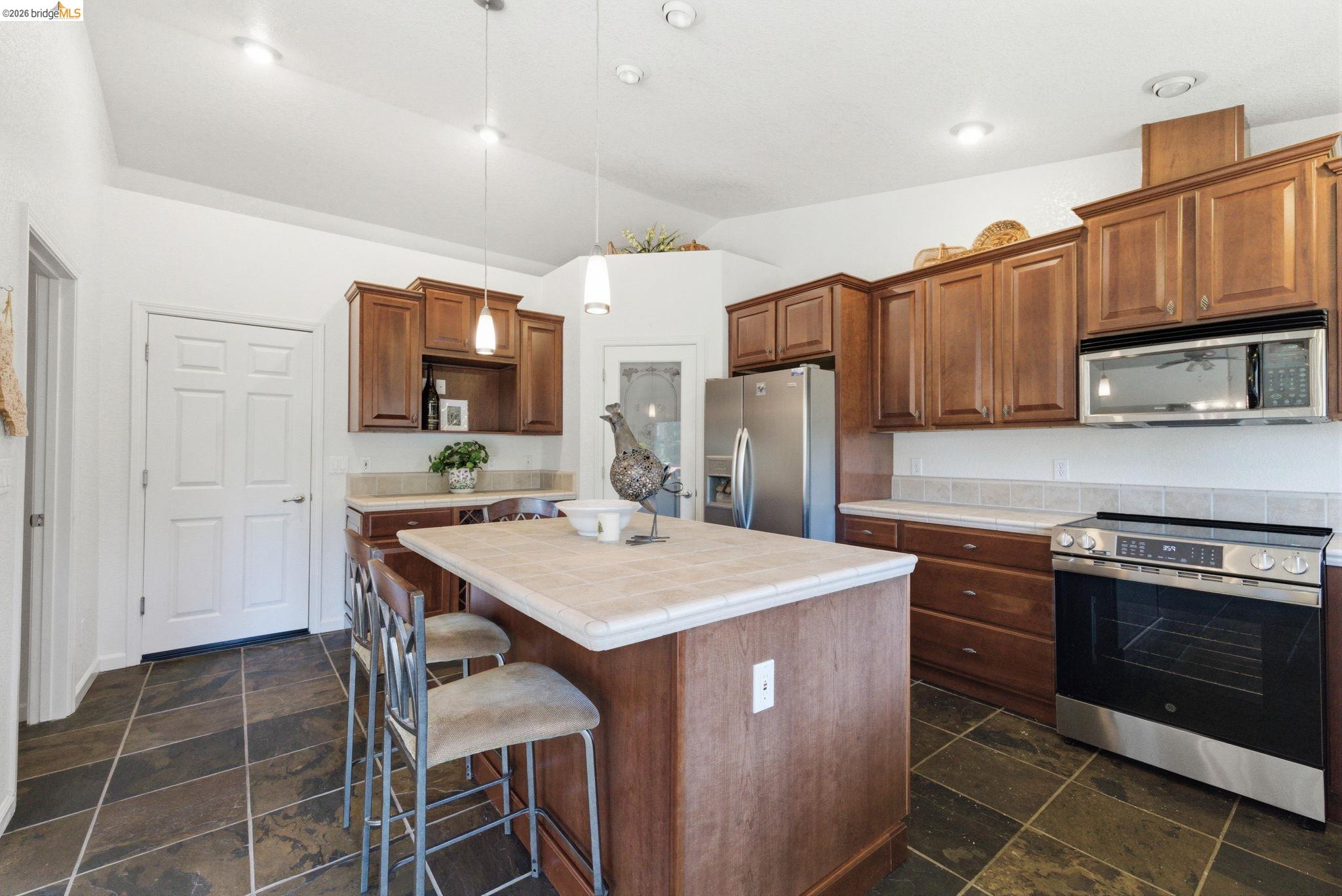 Detail Gallery Image 18 of 57 For 20024 Lower Skyridge Dr, Groveland,  CA 95321 - 3 Beds | 2/1 Baths