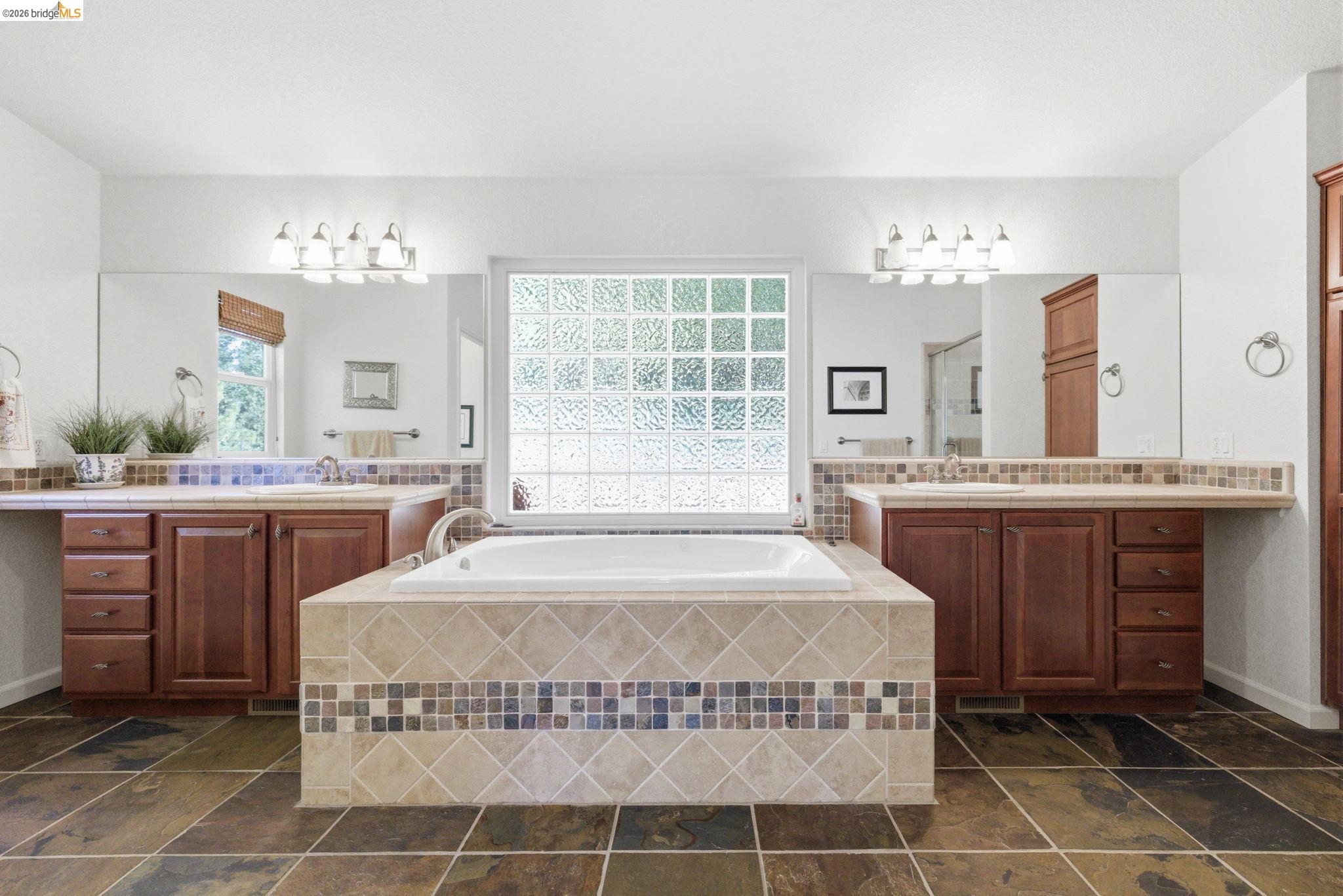 Detail Gallery Image 28 of 57 For 20024 Lower Skyridge Dr, Groveland,  CA 95321 - 3 Beds | 2/1 Baths