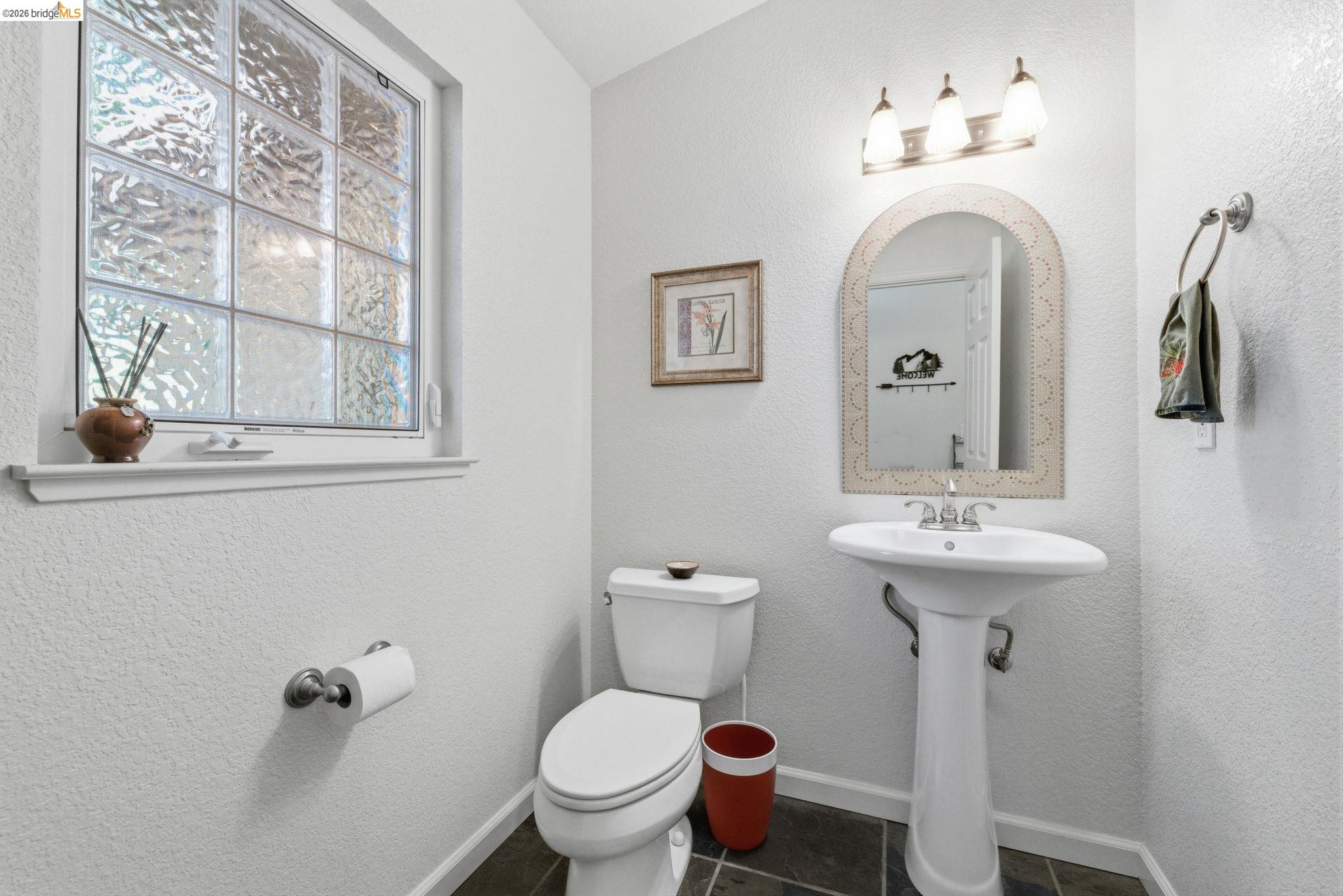 Detail Gallery Image 7 of 57 For 20024 Lower Skyridge Dr, Groveland,  CA 95321 - 3 Beds | 2/1 Baths