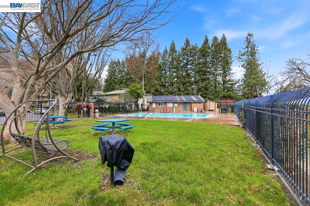 Detail Gallery Image 6 of 10 For 2204 Segundo Ct #4,  Pleasanton,  CA 94588 - 2 Beds | 1 Baths