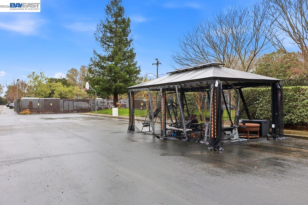 Detail Gallery Image 8 of 10 For 2204 Segundo Ct #4,  Pleasanton,  CA 94588 - 2 Beds | 1 Baths