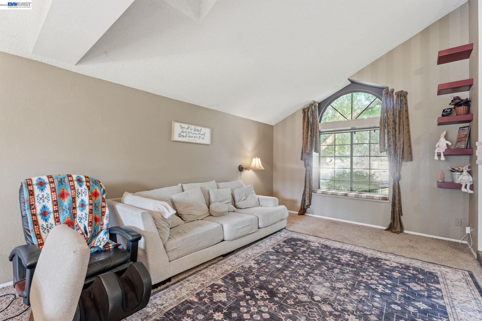 Detail Gallery Image 11 of 48 For 6424 N Vagedes, Fresno,  CA 93711 - 3 Beds | 3/1 Baths