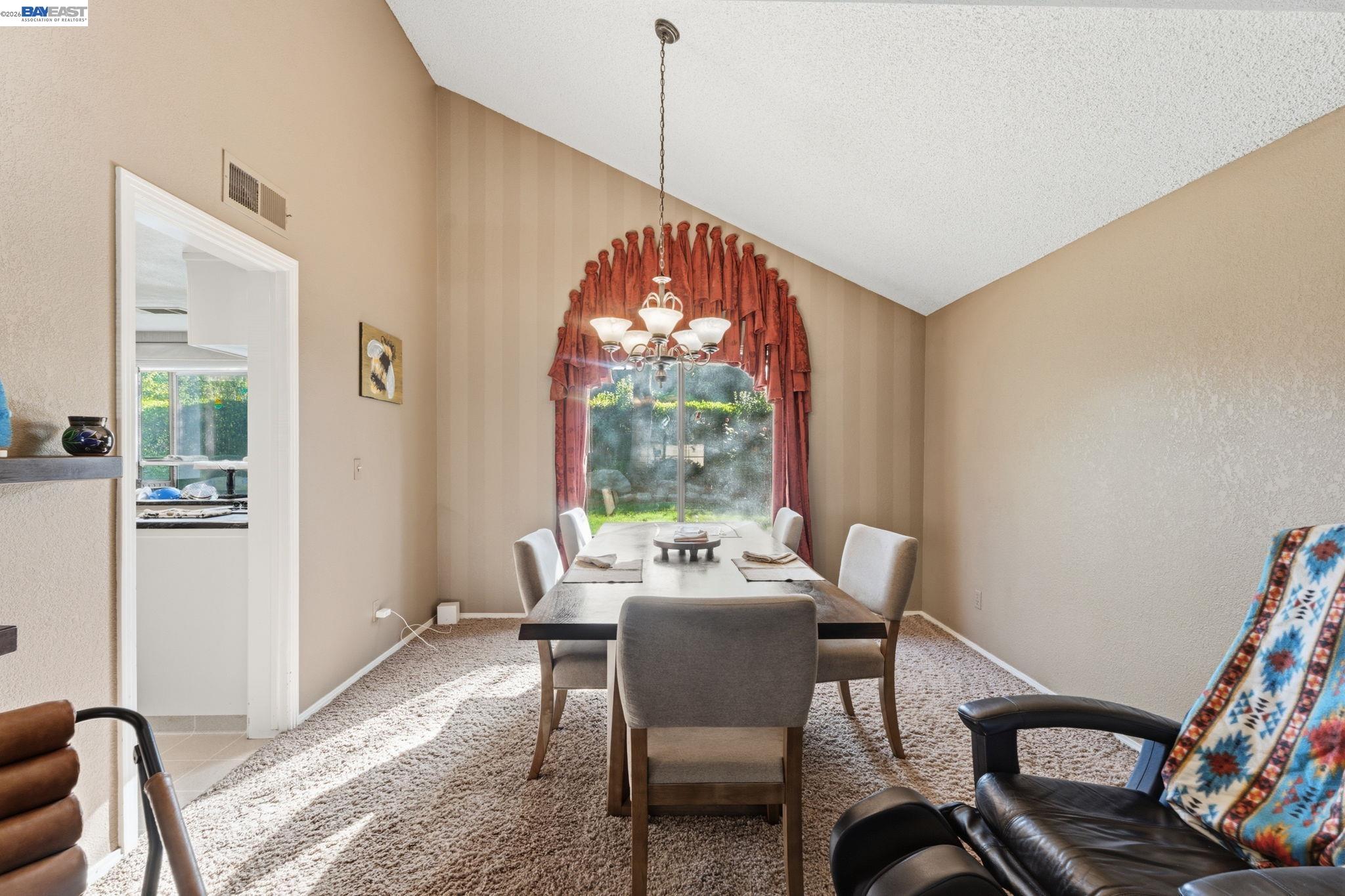 Detail Gallery Image 13 of 48 For 6424 N Vagedes, Fresno,  CA 93711 - 3 Beds | 3/1 Baths