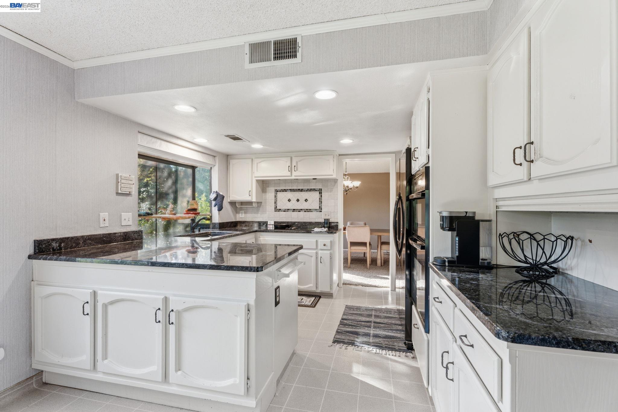 Detail Gallery Image 15 of 48 For 6424 N Vagedes, Fresno,  CA 93711 - 3 Beds | 3/1 Baths