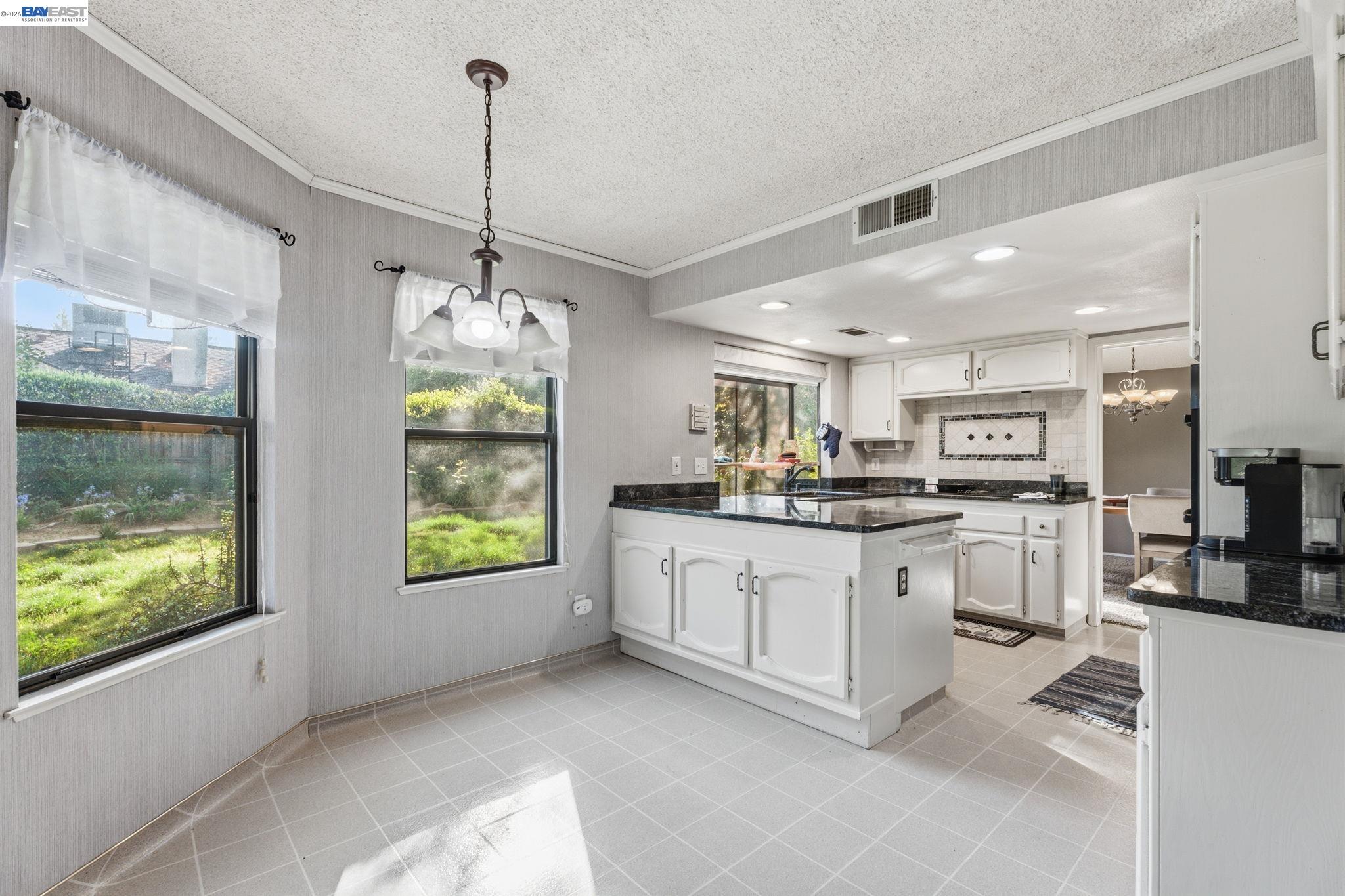 Detail Gallery Image 17 of 48 For 6424 N Vagedes, Fresno,  CA 93711 - 3 Beds | 3/1 Baths