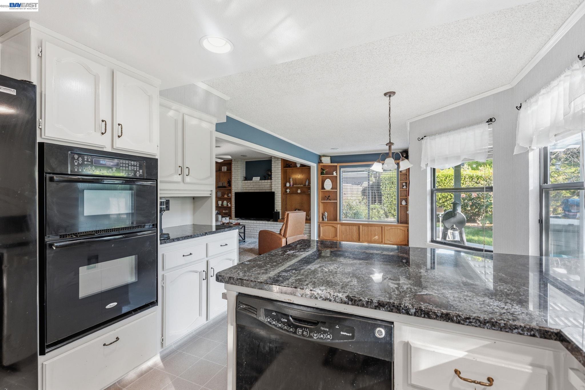 Detail Gallery Image 19 of 48 For 6424 N Vagedes, Fresno,  CA 93711 - 3 Beds | 3/1 Baths