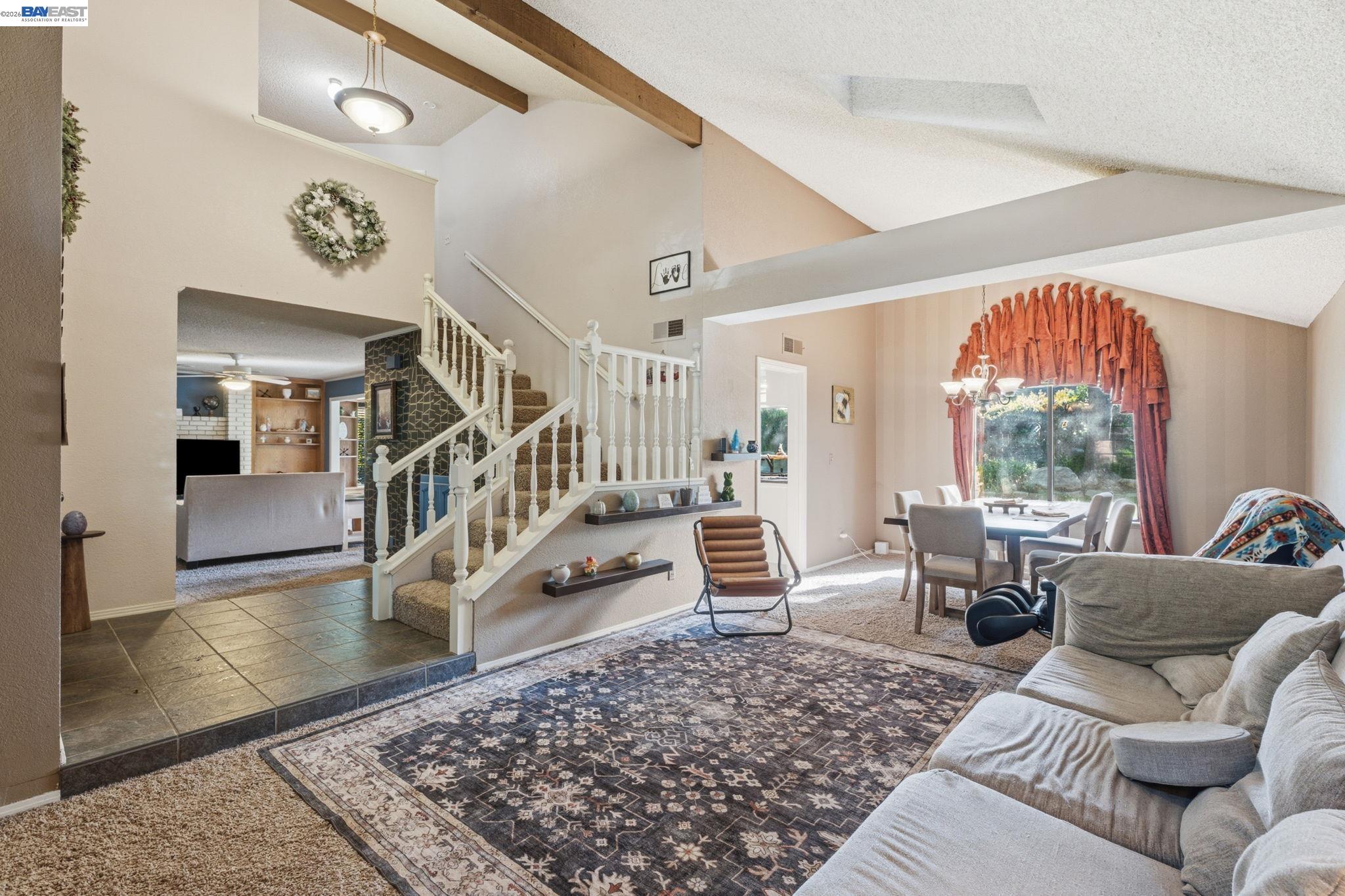 Detail Gallery Image 3 of 48 For 6424 N Vagedes, Fresno,  CA 93711 - 3 Beds | 3/1 Baths