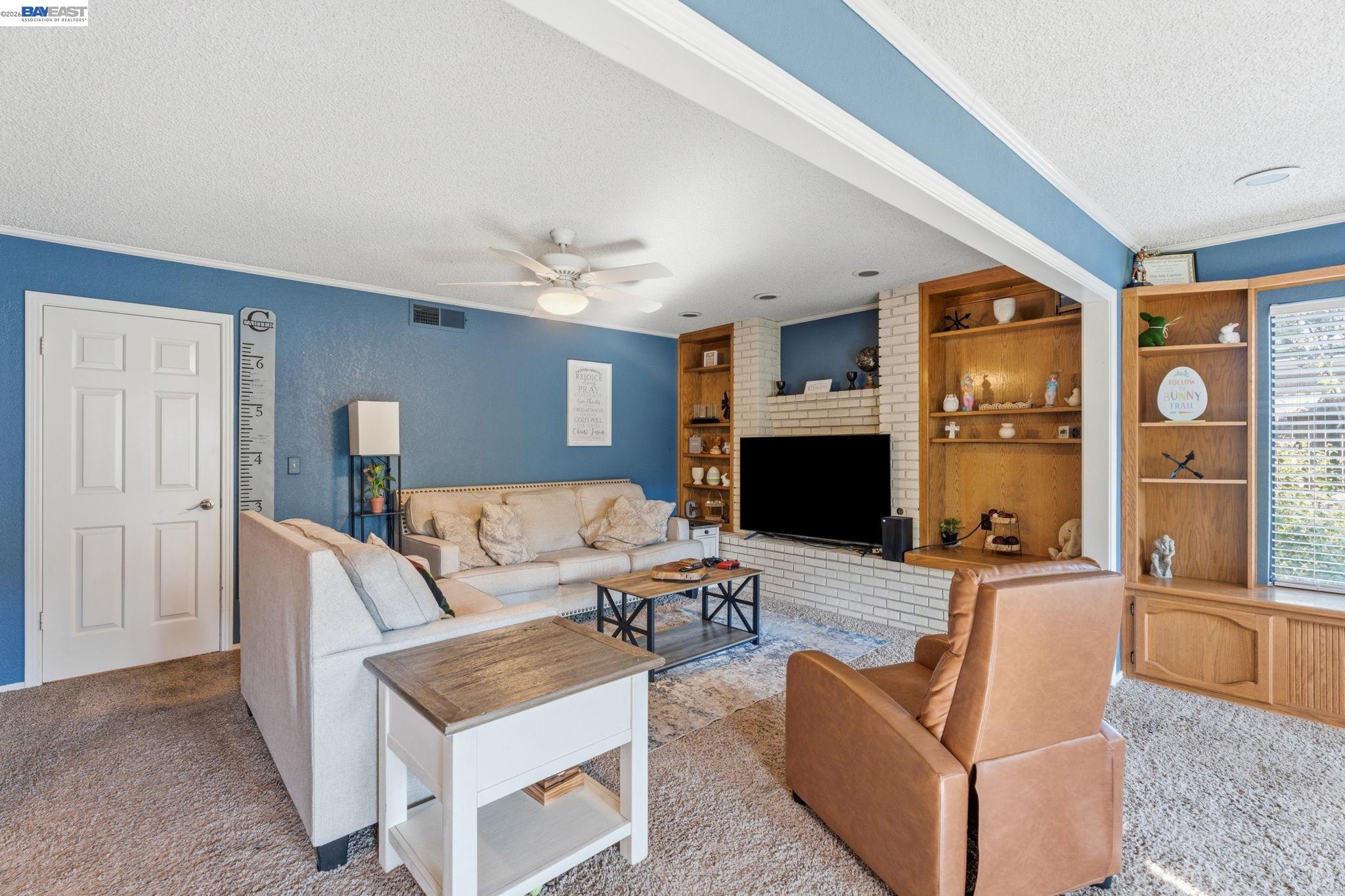 Detail Gallery Image 21 of 48 For 6424 N Vagedes, Fresno,  CA 93711 - 3 Beds | 3/1 Baths