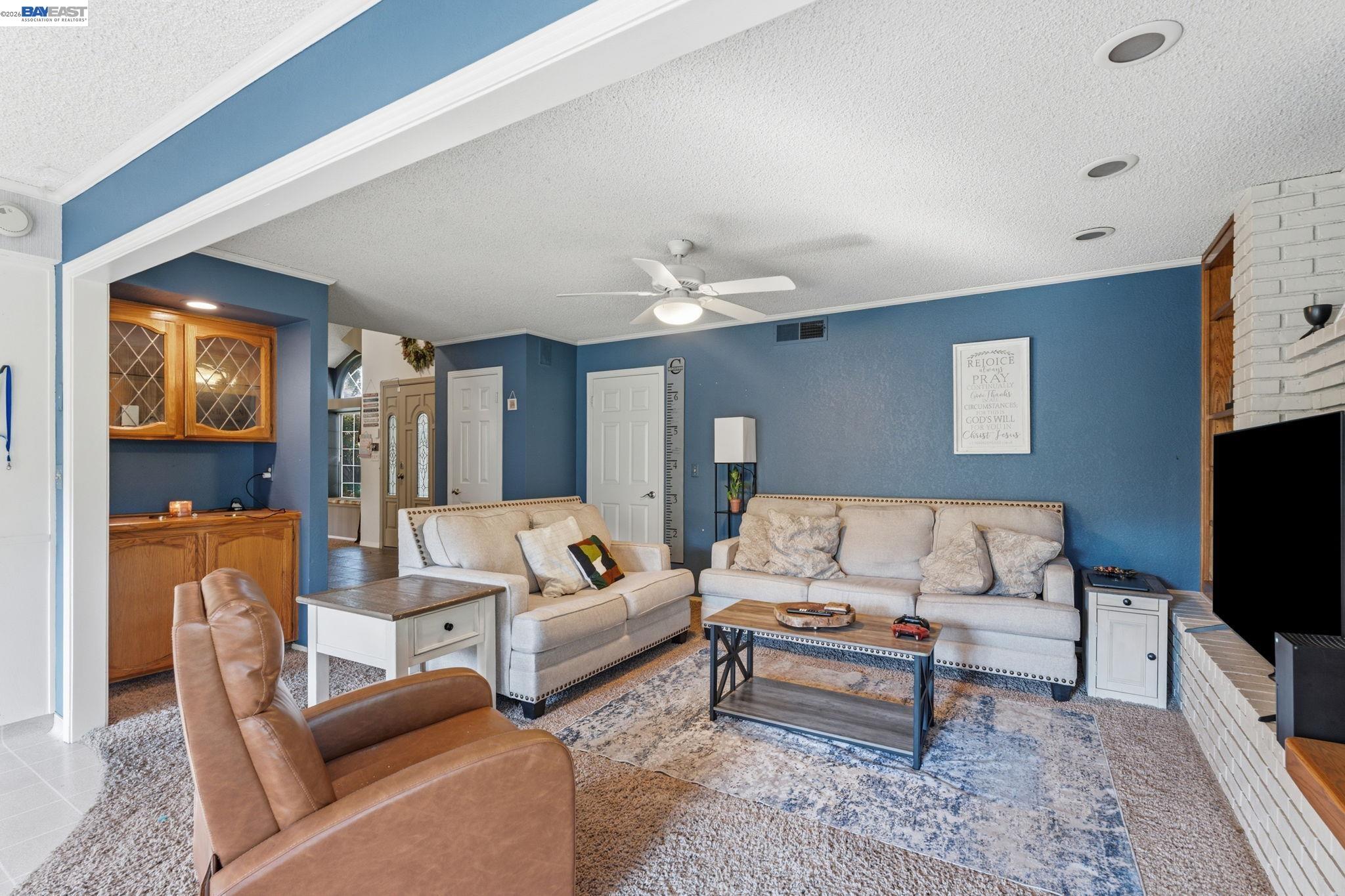 Detail Gallery Image 23 of 48 For 6424 N Vagedes, Fresno,  CA 93711 - 3 Beds | 3/1 Baths