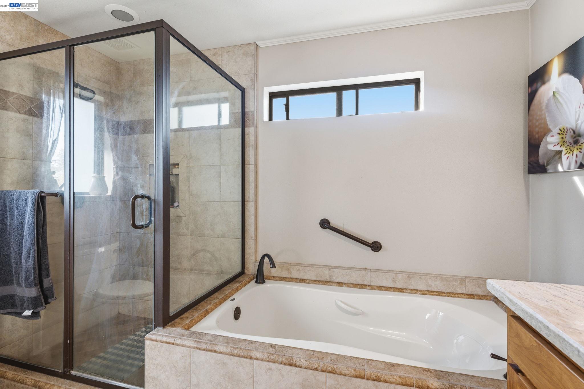 Detail Gallery Image 5 of 48 For 6424 N Vagedes, Fresno,  CA 93711 - 3 Beds | 3/1 Baths