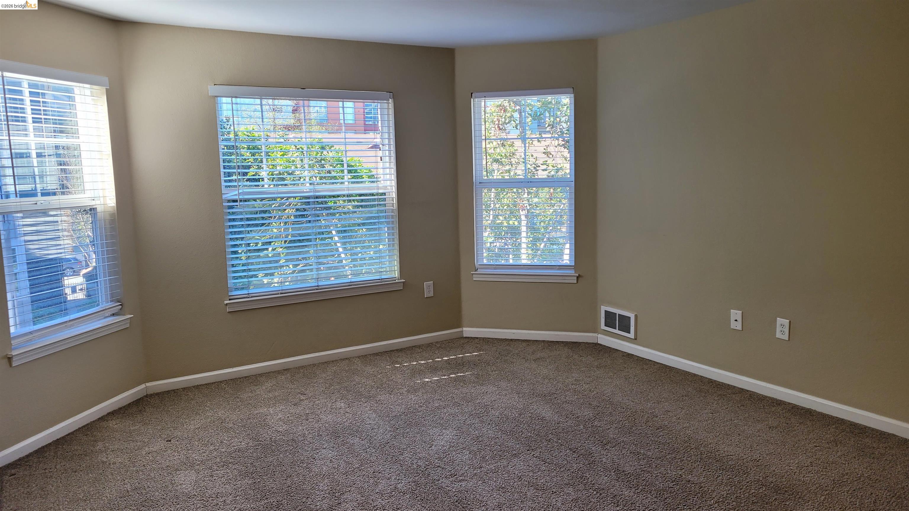 Detail Gallery Image 3 of 34 For 555 10th St #312,  Oakland,  CA 94607 - 2 Beds | 2 Baths
