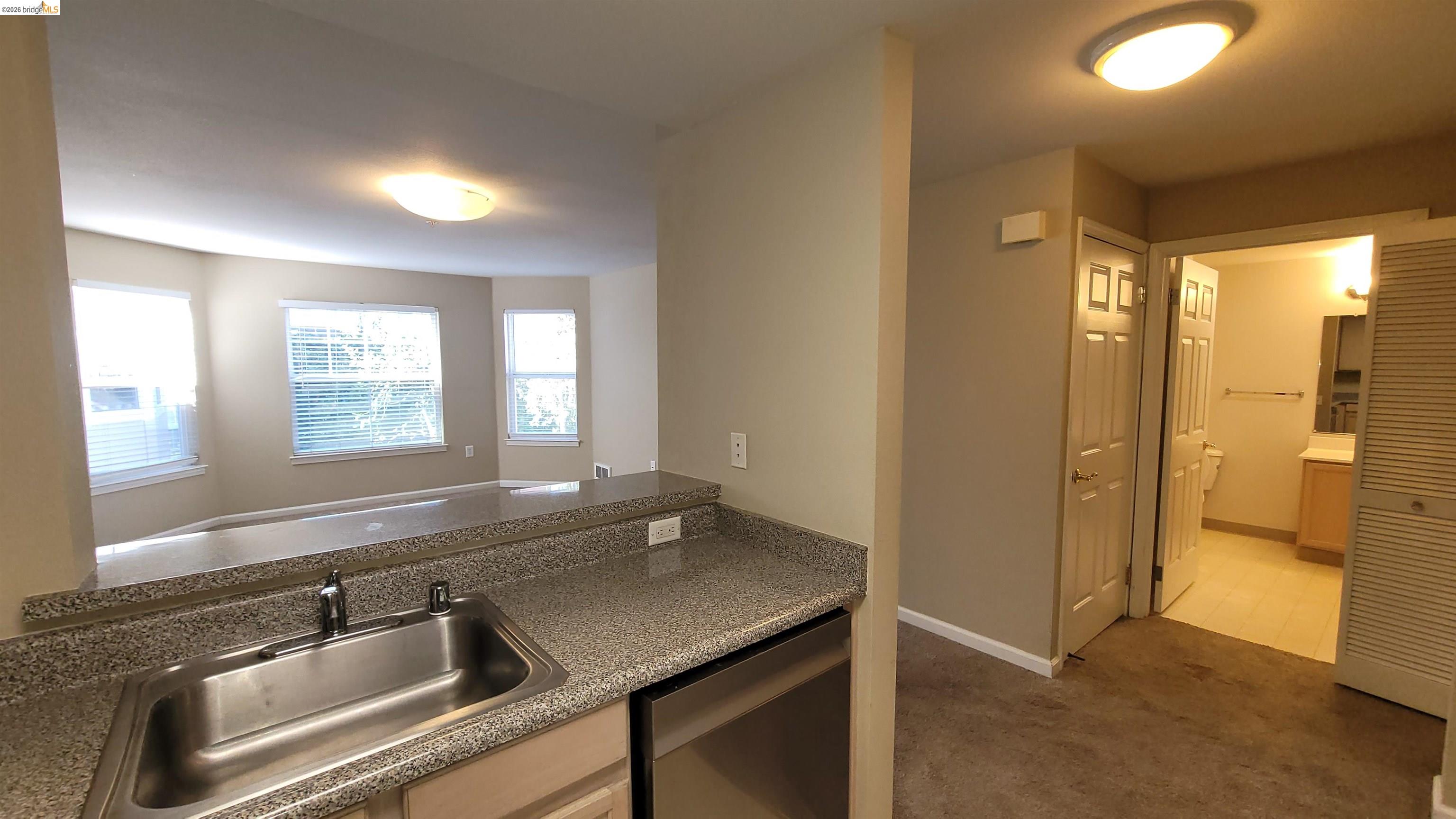 Detail Gallery Image 6 of 34 For 555 10th St #312,  Oakland,  CA 94607 - 2 Beds | 2 Baths