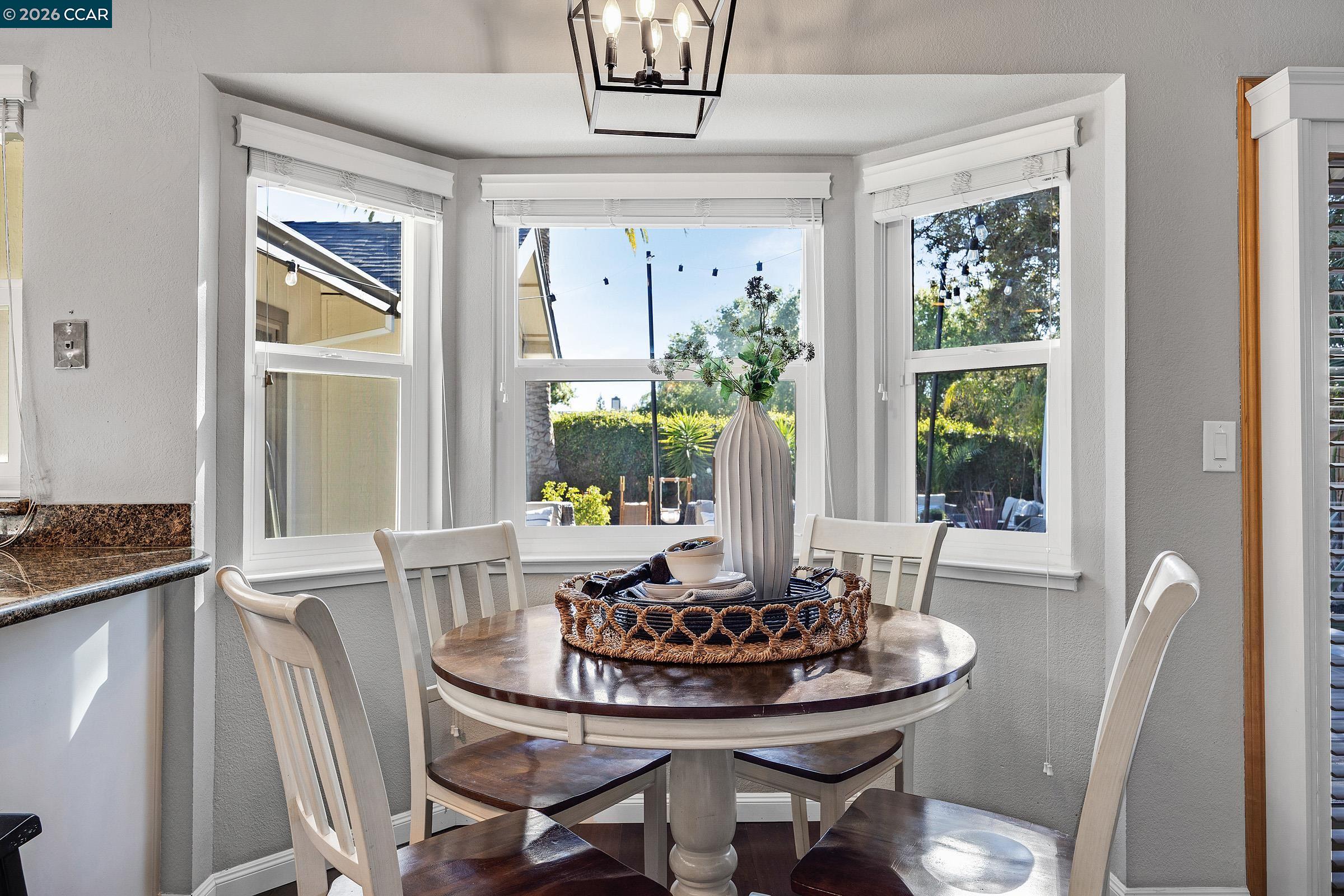 Detail Gallery Image 12 of 50 For 5011 Erica Way, Livermore,  CA 94550 - 3 Beds | 3 Baths