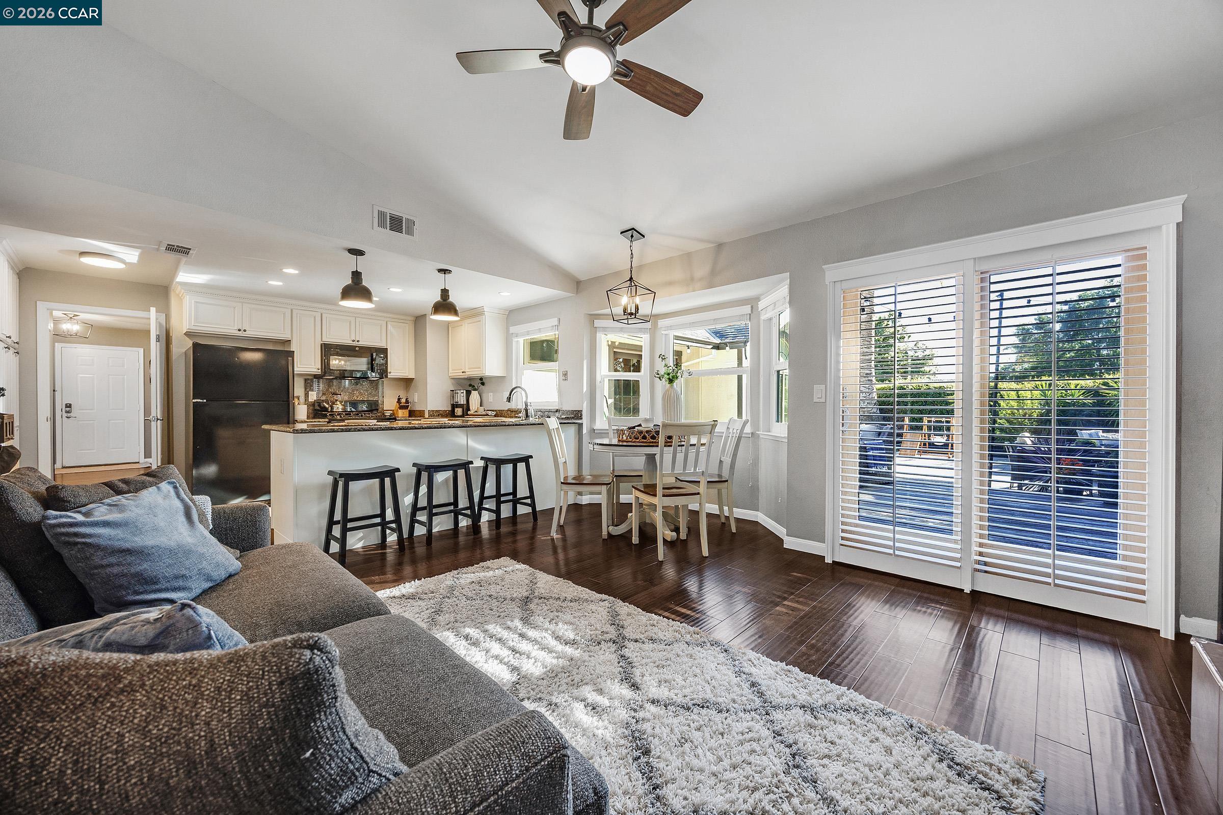 Detail Gallery Image 14 of 50 For 5011 Erica Way, Livermore,  CA 94550 - 3 Beds | 3 Baths