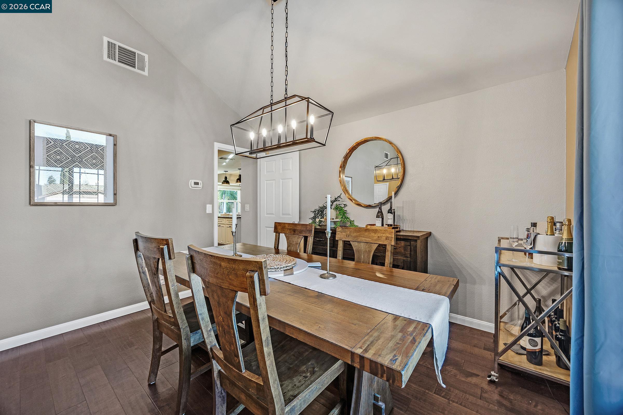 Detail Gallery Image 8 of 50 For 5011 Erica Way, Livermore,  CA 94550 - 3 Beds | 3 Baths