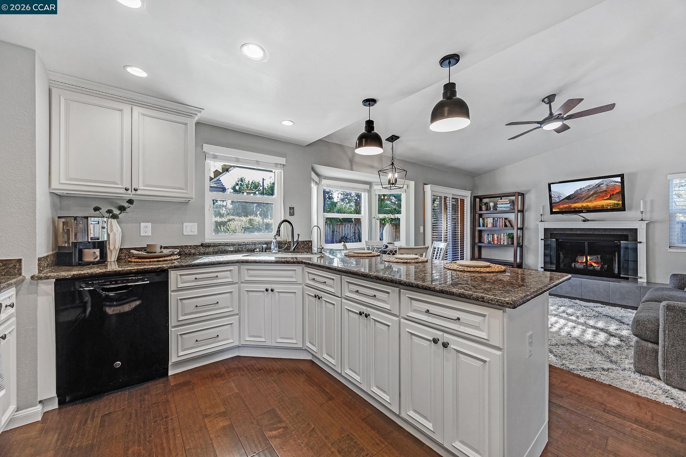 Detail Gallery Image 9 of 50 For 5011 Erica Way, Livermore,  CA 94550 - 3 Beds | 3 Baths