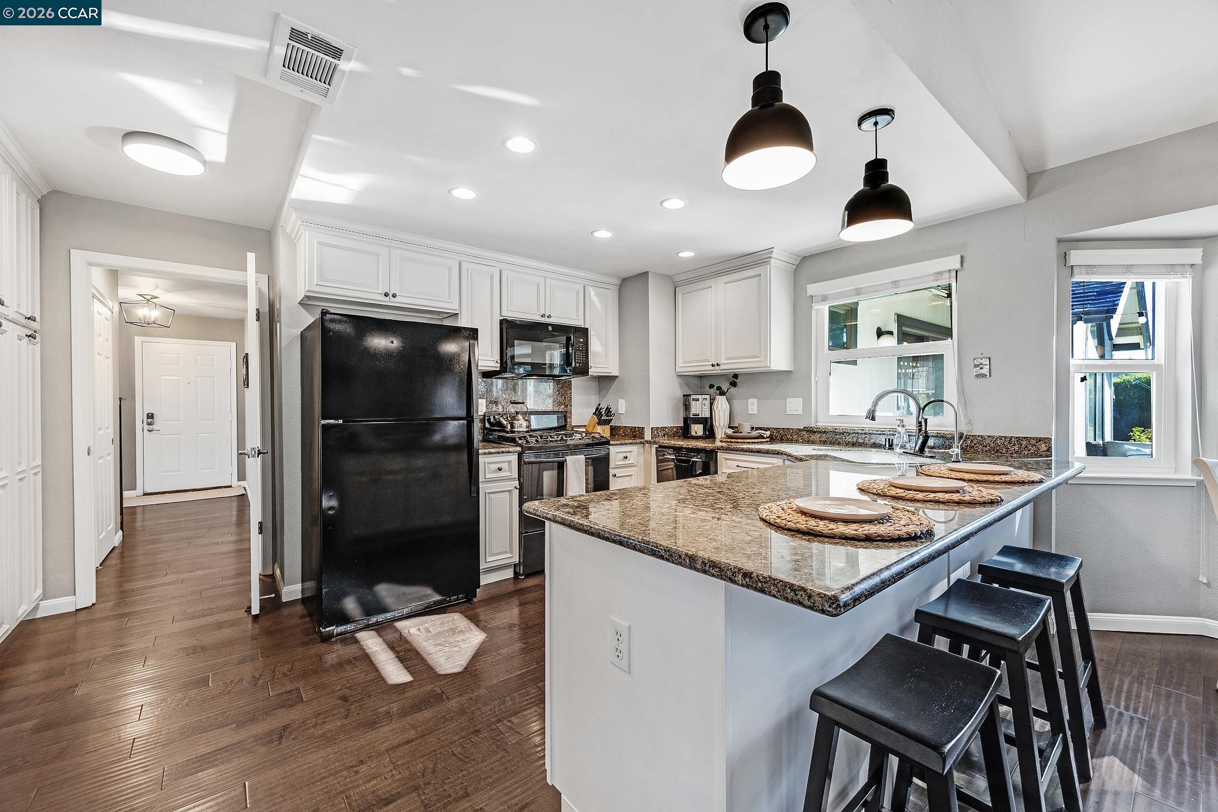 Detail Gallery Image 10 of 50 For 5011 Erica Way, Livermore,  CA 94550 - 3 Beds | 3 Baths