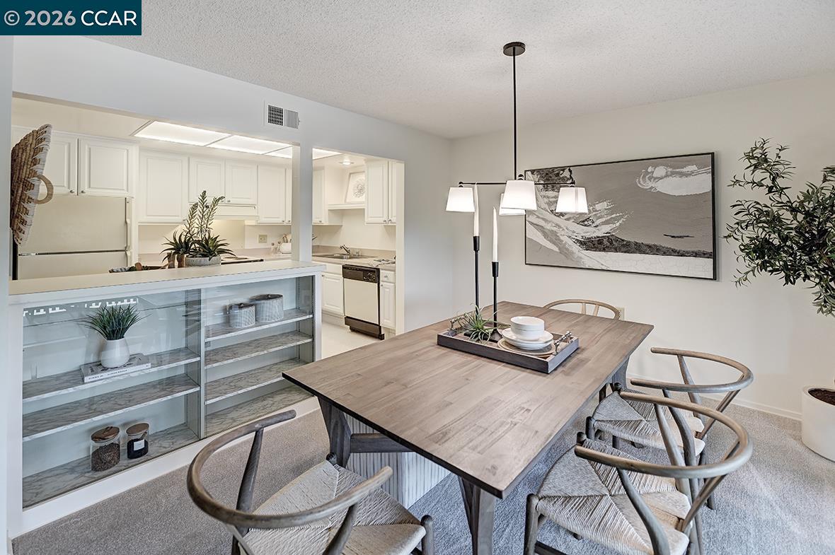 Photo #4: 41128018 Listing: Photo #4