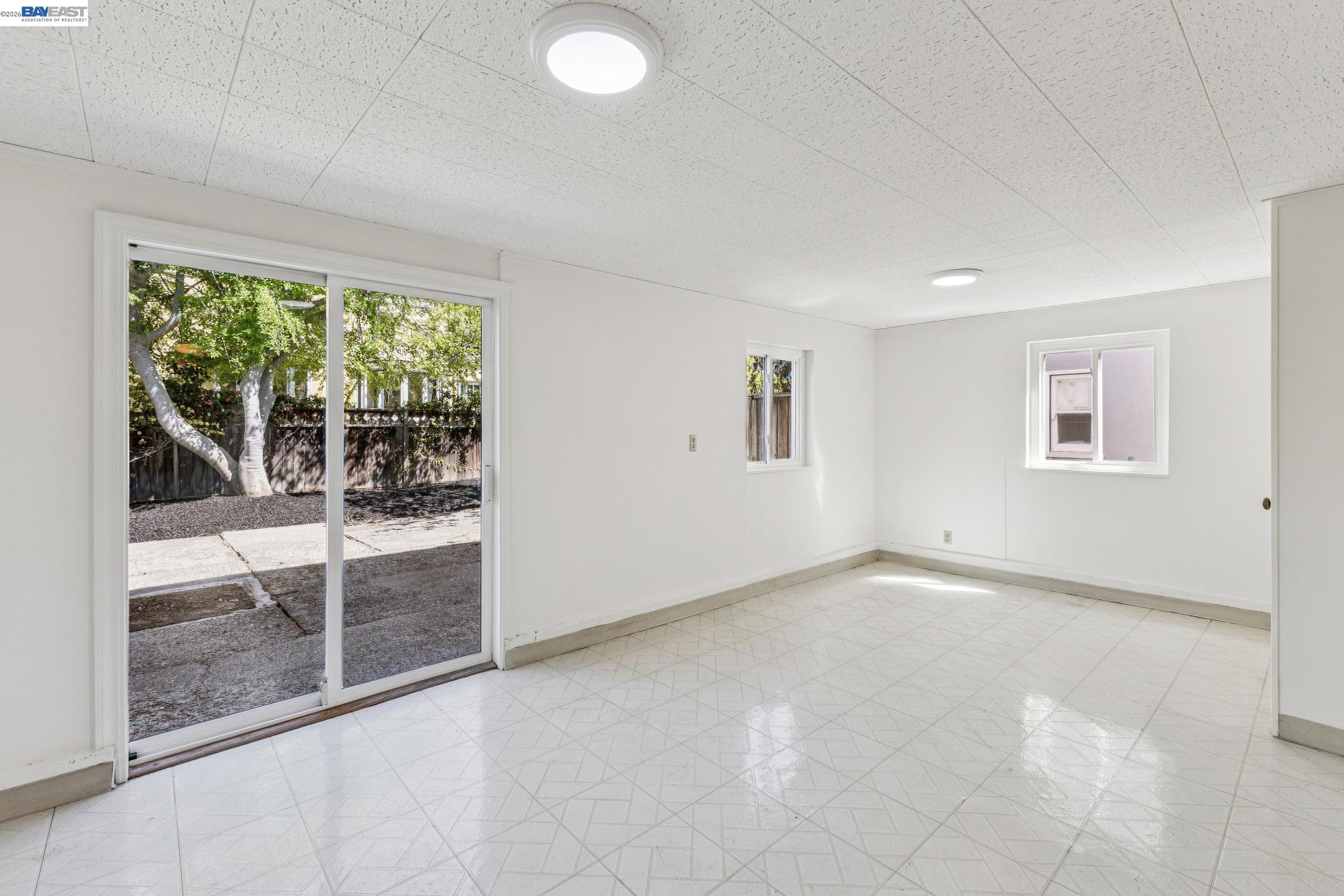 Detail Gallery Image 22 of 40 For 2811 Yosemite Ave, Alameda,  CA 94501 - 3 Beds | 1/1 Baths