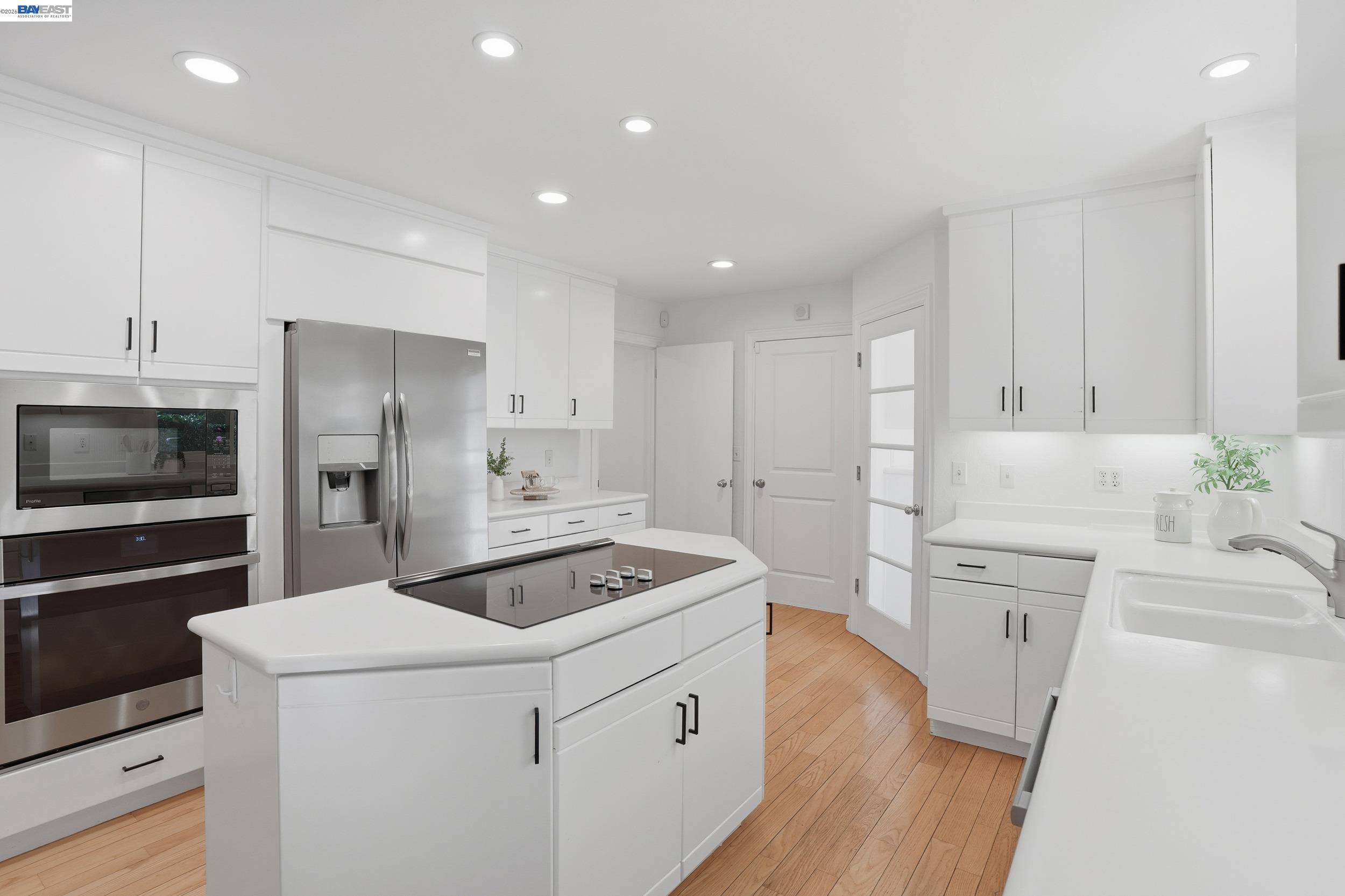 Detail Gallery Image 13 of 51 For 2402 Royal Oaks Drive, Alamo,  CA 94507 - 4 Beds | 2 Baths