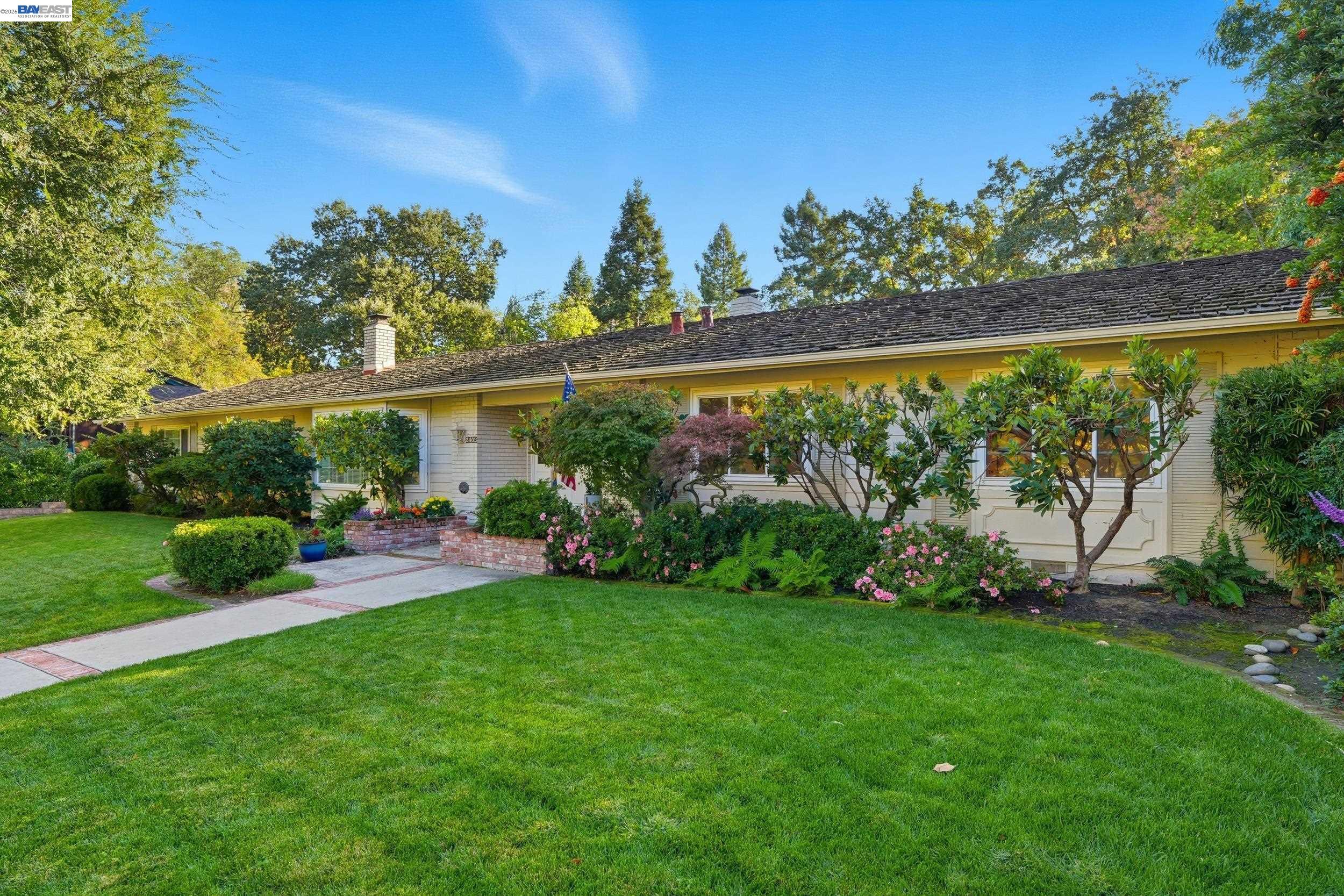 Detail Gallery Image 4 of 51 For 2402 Royal Oaks Drive, Alamo,  CA 94507 - 4 Beds | 2 Baths