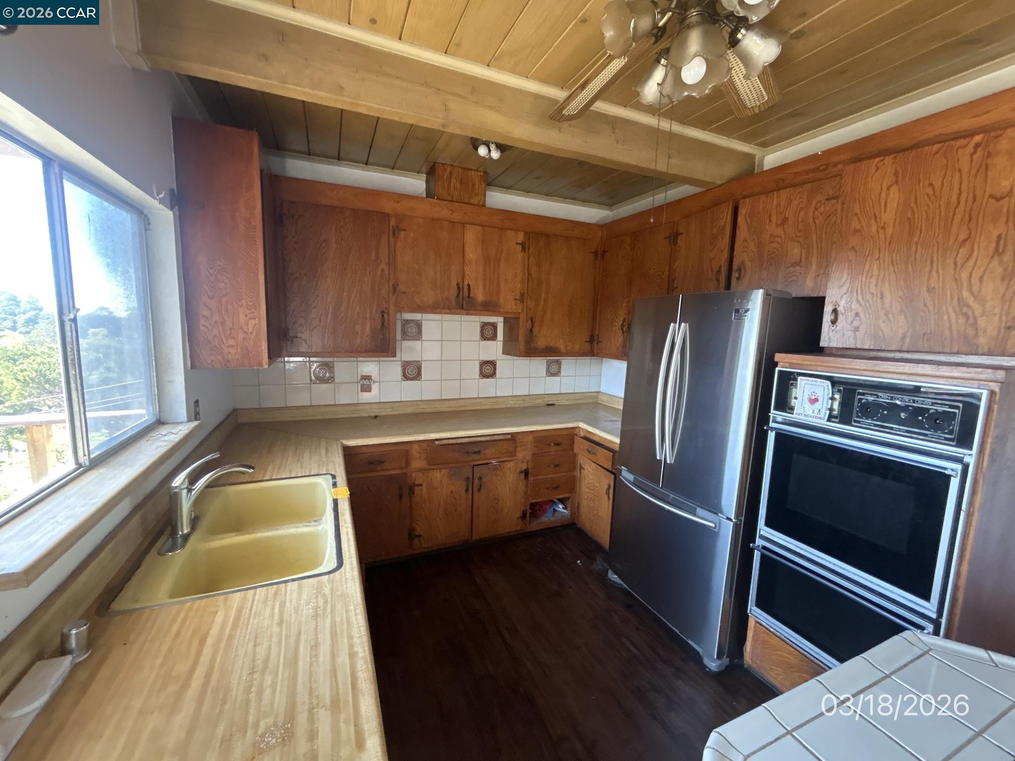 Detail Gallery Image 14 of 42 For 6233 Leona St, Oakland,  CA 94605 - 4 Beds | 2 Baths