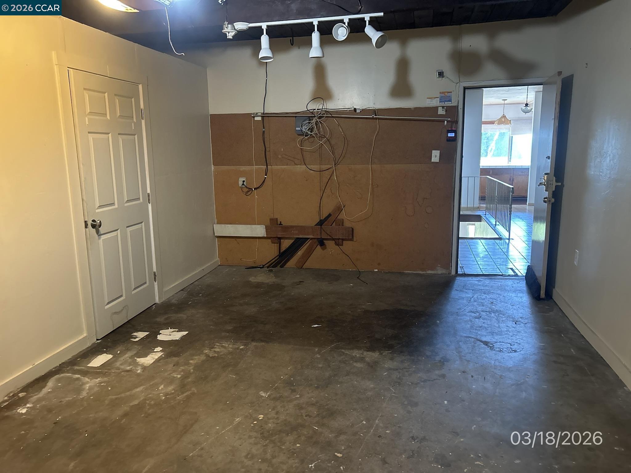 Detail Gallery Image 3 of 42 For 6233 Leona St, Oakland,  CA 94605 - 4 Beds | 2 Baths