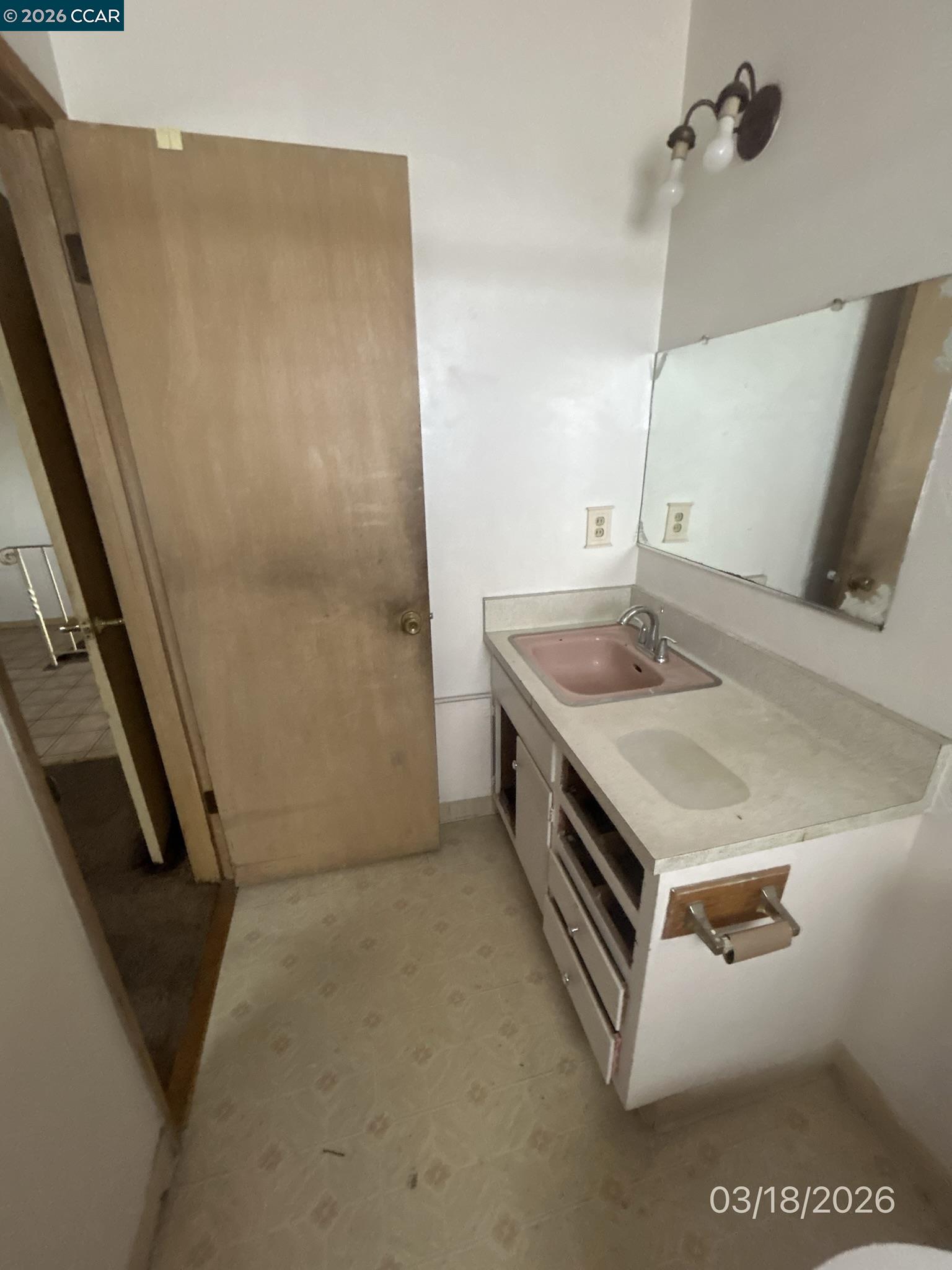 Detail Gallery Image 8 of 42 For 6233 Leona St, Oakland,  CA 94605 - 4 Beds | 2 Baths