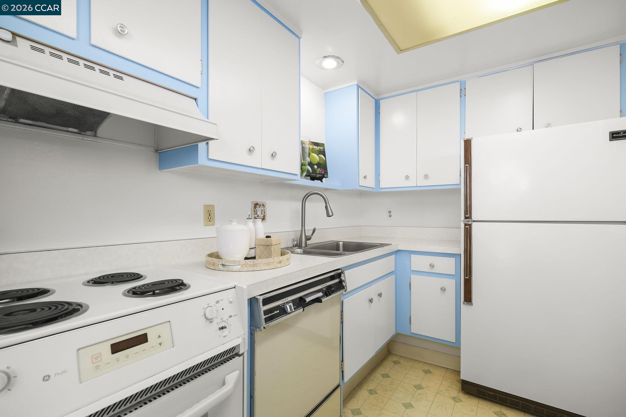 Detail Gallery Image 18 of 48 For 1201 Skycrest Dr #2,  Walnut Creek,  CA 94595 - 1 Beds | 1 Baths