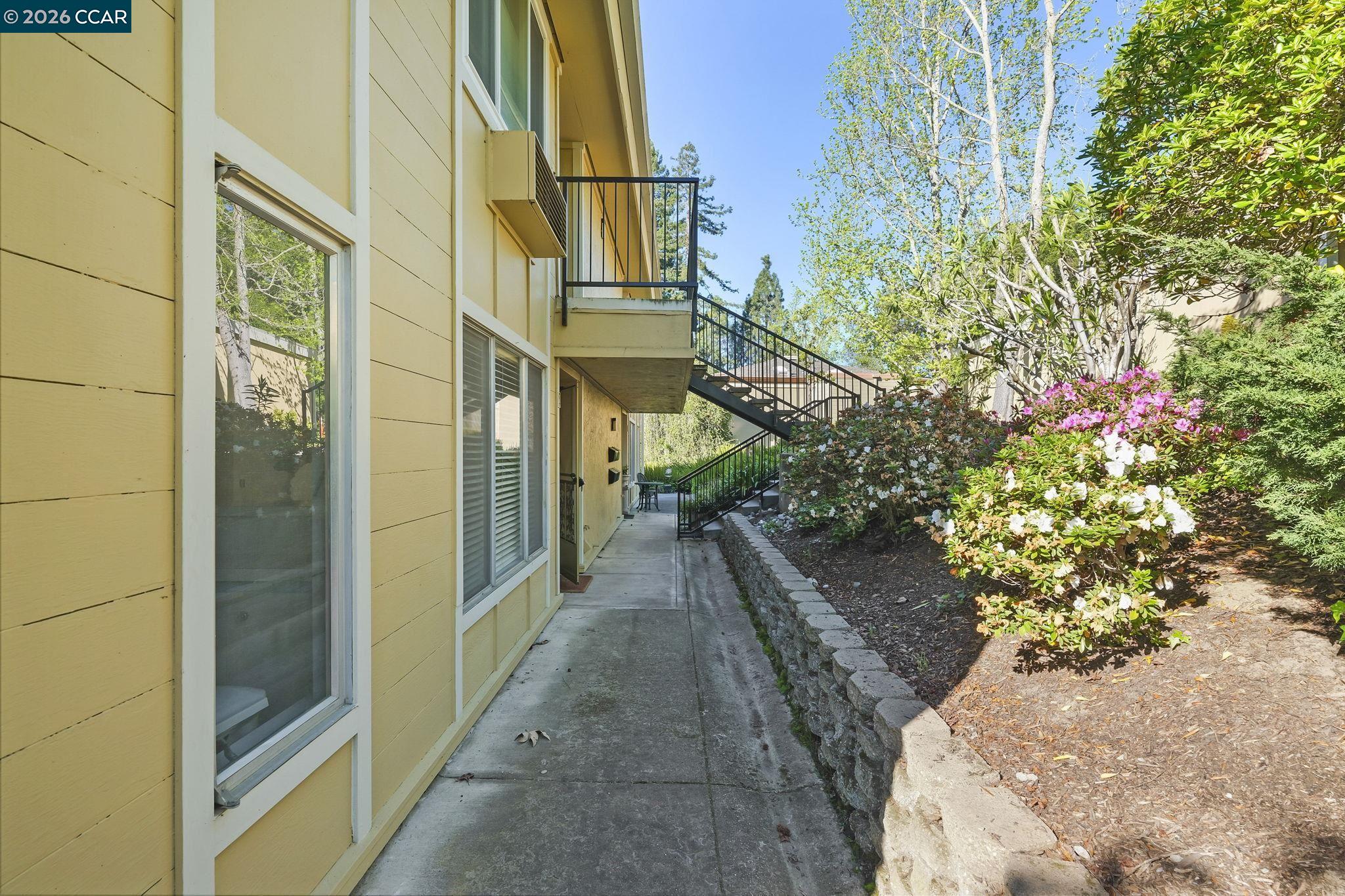 Detail Gallery Image 3 of 48 For 1201 Skycrest Dr #2,  Walnut Creek,  CA 94595 - 1 Beds | 1 Baths