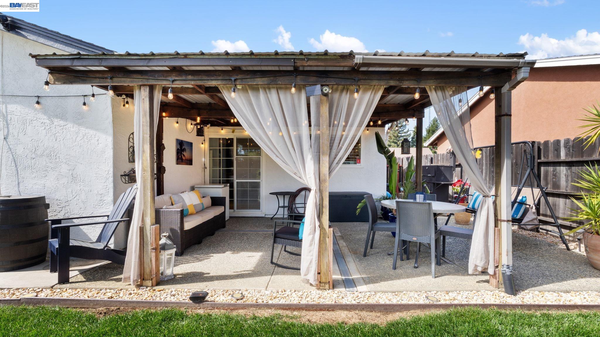 Detail Gallery Image 18 of 24 For 1143 Bedford, Vacaville,  CA 95687 - 3 Beds | 2 Baths