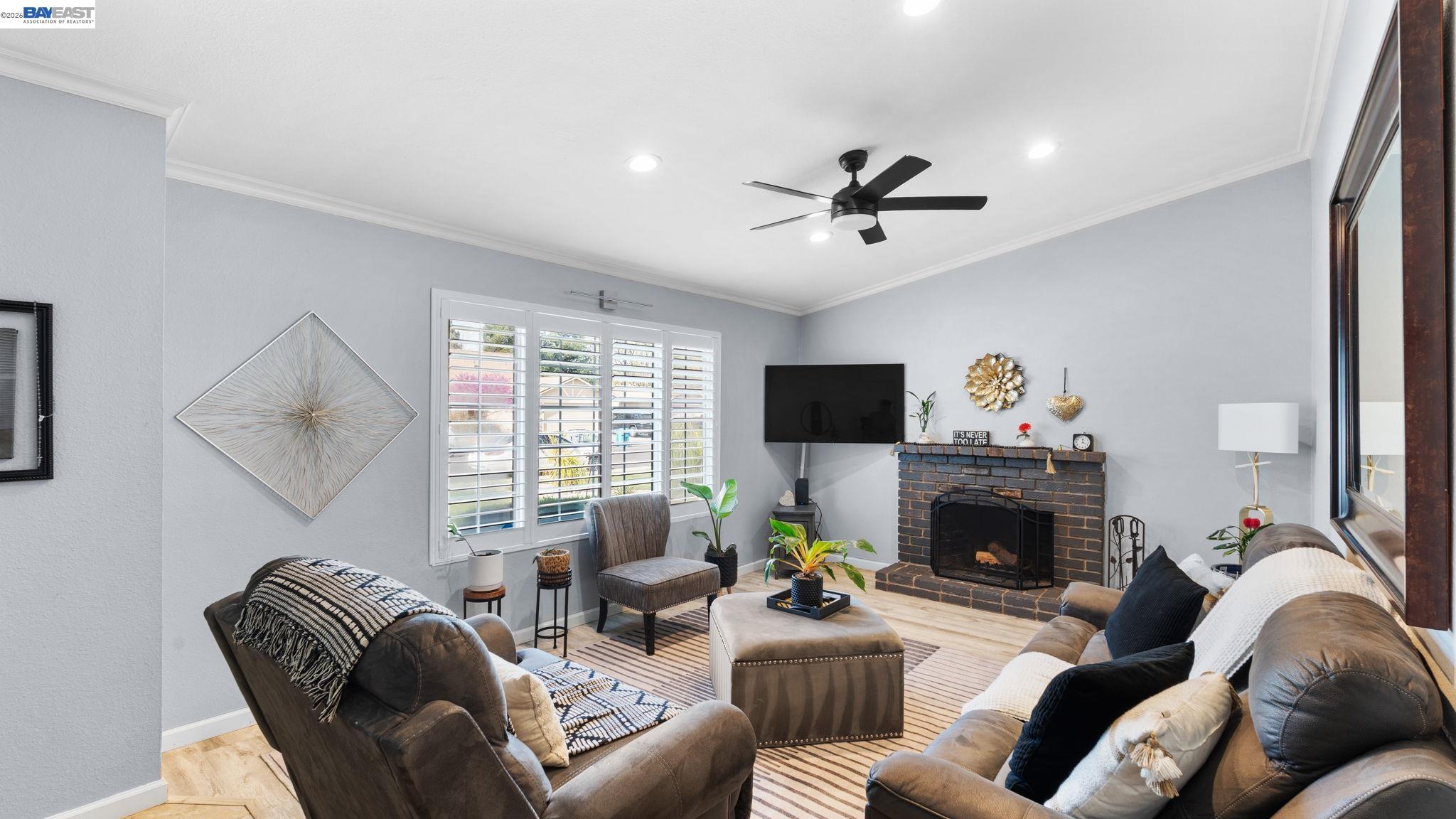 Detail Gallery Image 5 of 24 For 1143 Bedford, Vacaville,  CA 95687 - 3 Beds | 2 Baths