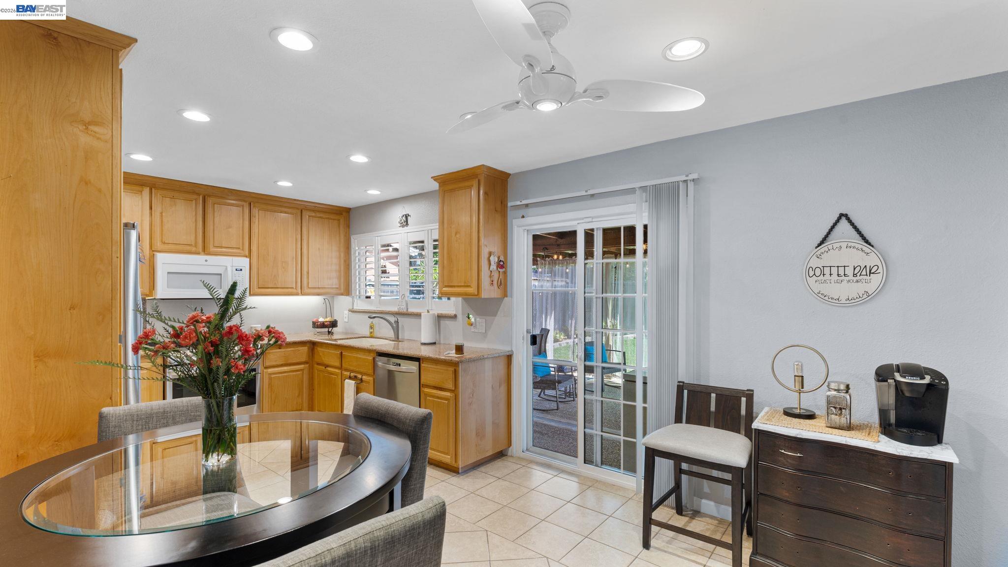 Detail Gallery Image 7 of 24 For 1143 Bedford, Vacaville,  CA 95687 - 3 Beds | 2 Baths