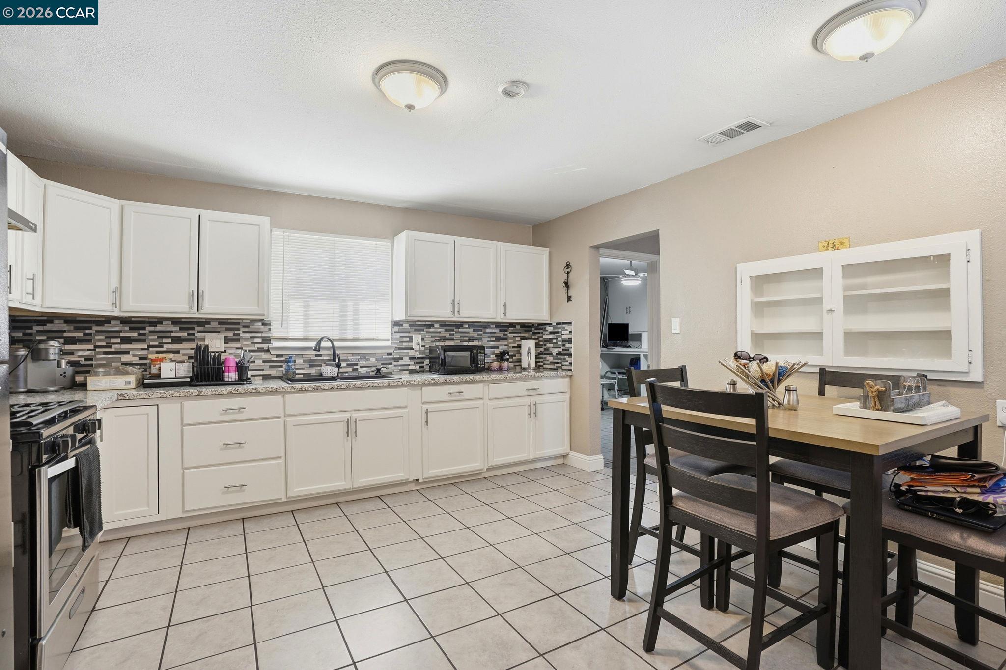 Detail Gallery Image 10 of 23 For 322 E Tregallas Rd, Antioch,  CA 94509 - 3 Beds | 1 Baths