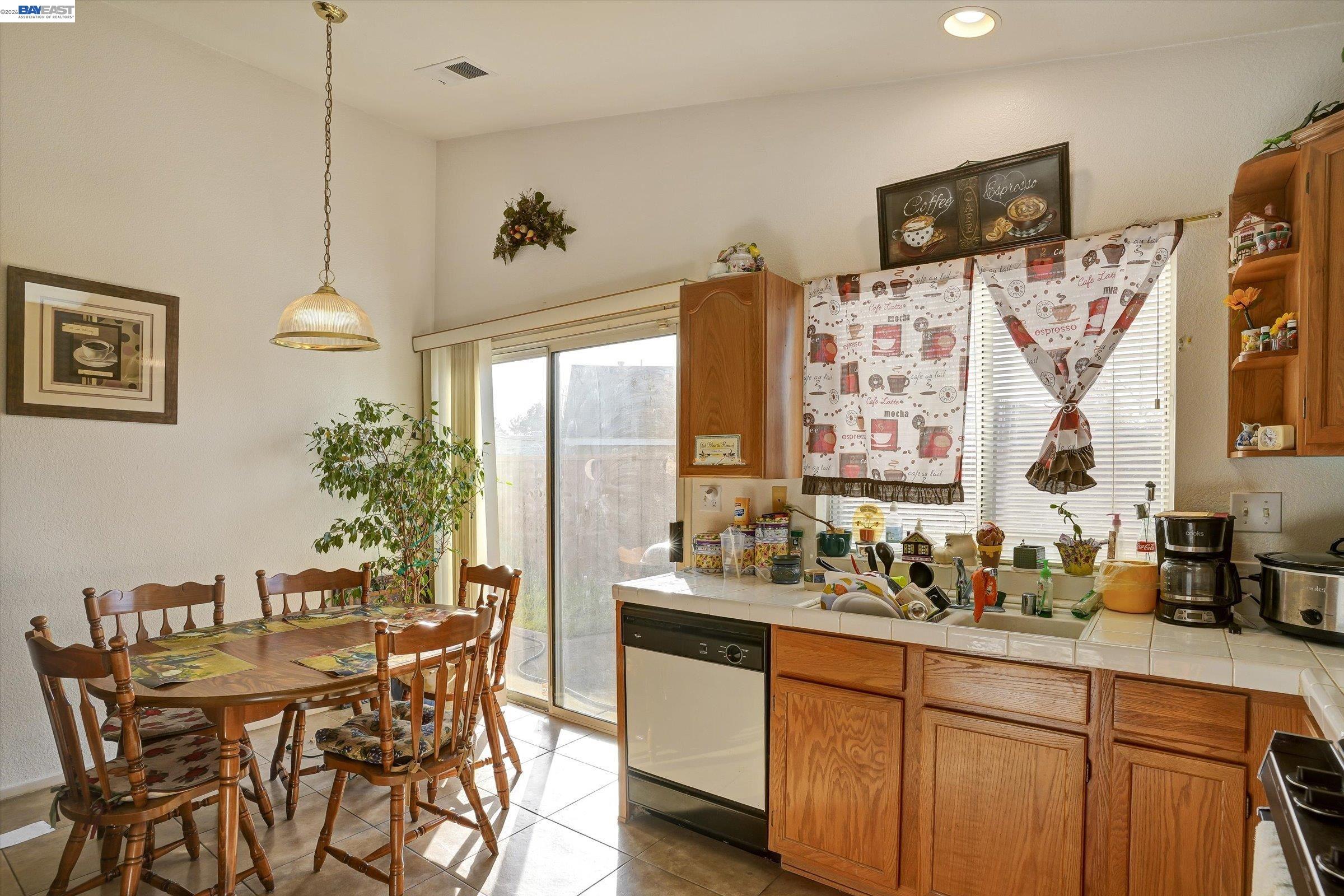 Detail Gallery Image 14 of 36 For 218 Christensen Ave, Salinas,  CA 93906 - 3 Beds | 2 Baths