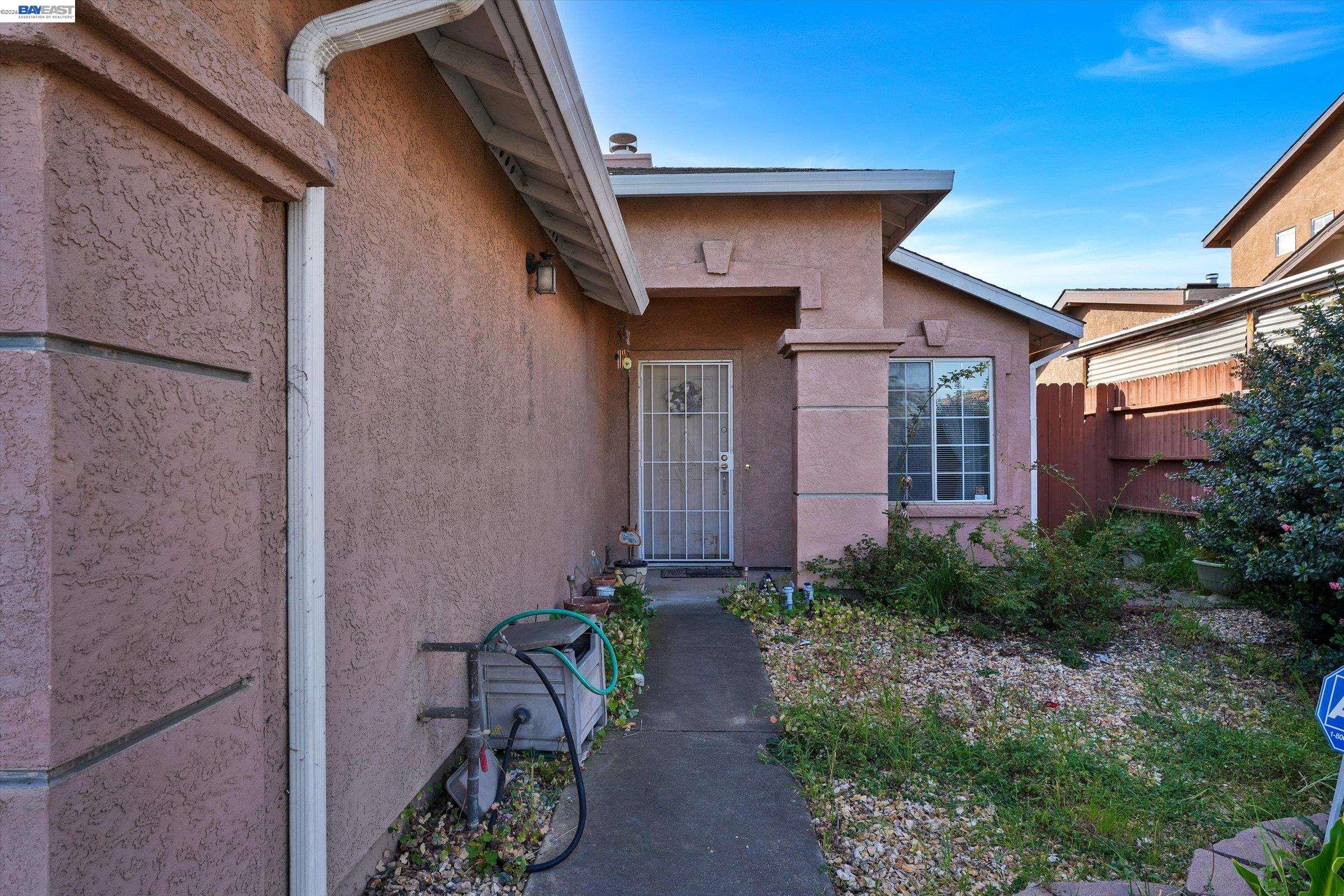 Detail Gallery Image 3 of 36 For 218 Christensen Ave, Salinas,  CA 93906 - 3 Beds | 2 Baths