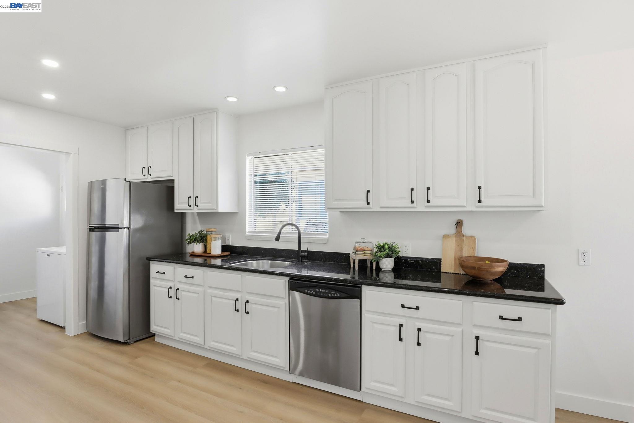 Detail Gallery Image 9 of 40 For 277 W Juana Ave, San Leandro,  CA 94577 - 3 Beds | 2 Baths