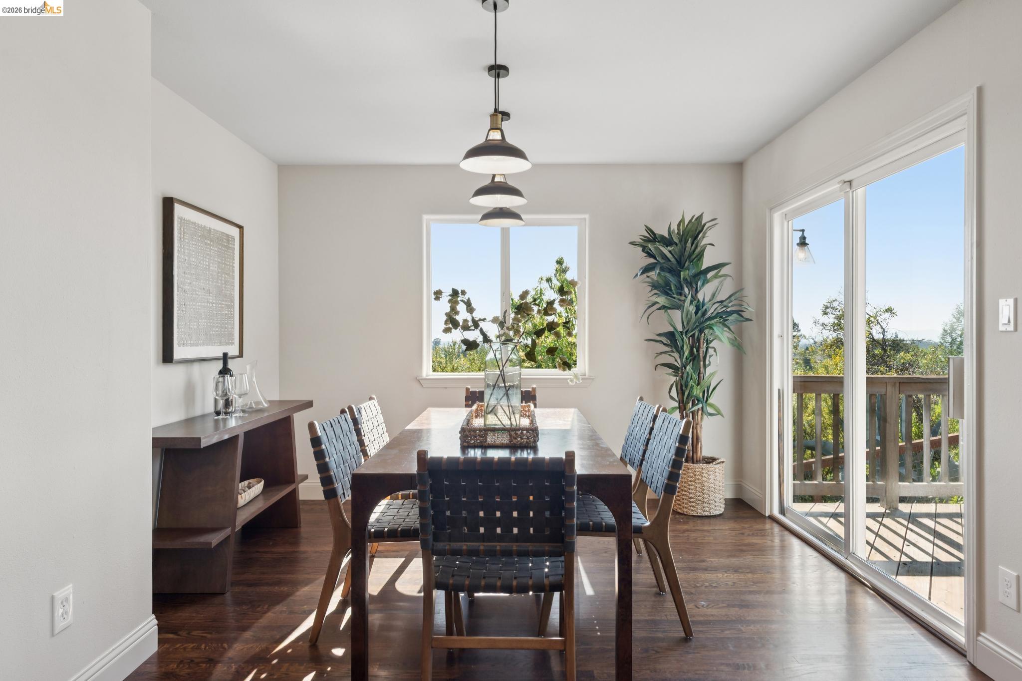 Detail Gallery Image 11 of 51 For 4021 Maybelle Ave, Oakland,  CA 94619 - 4 Beds | 3 Baths