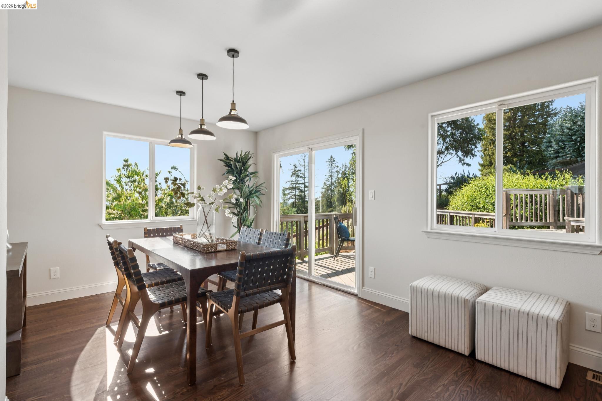 Detail Gallery Image 12 of 51 For 4021 Maybelle Ave, Oakland,  CA 94619 - 4 Beds | 3 Baths