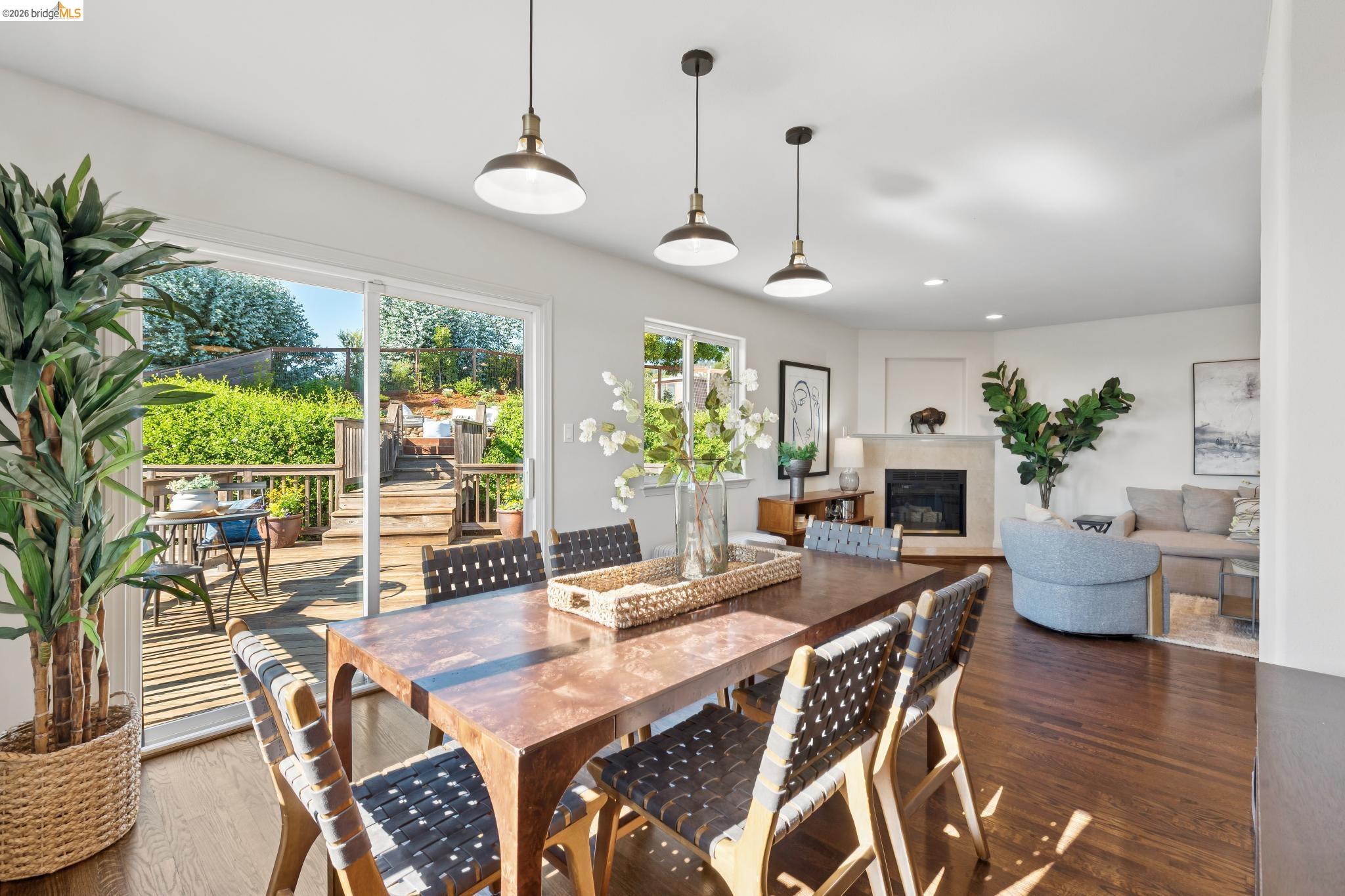 Detail Gallery Image 14 of 51 For 4021 Maybelle Ave, Oakland,  CA 94619 - 4 Beds | 3 Baths