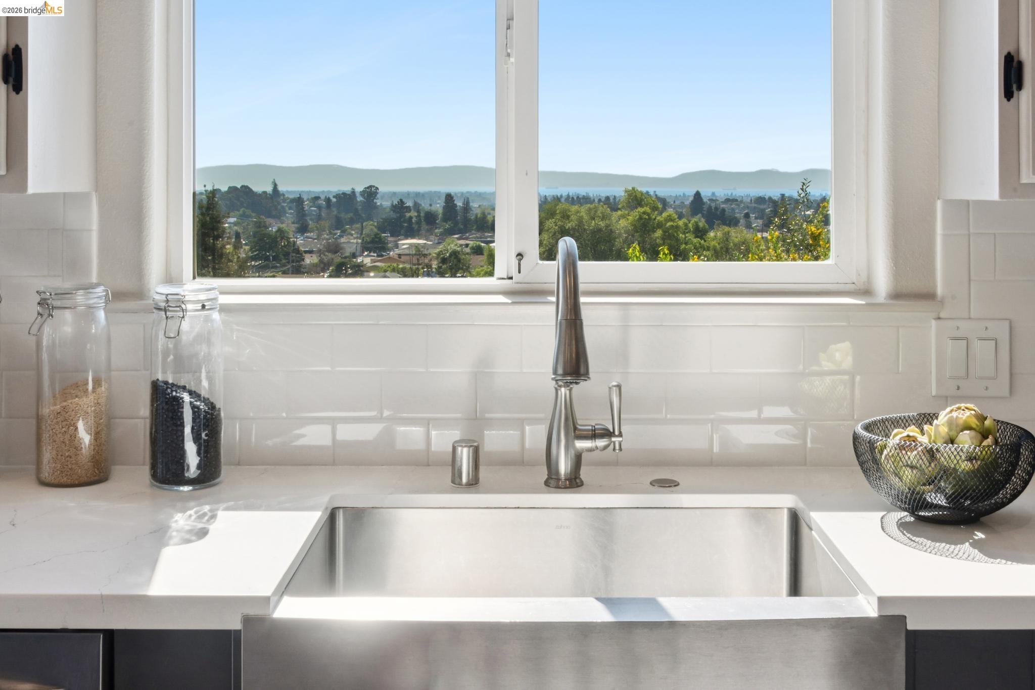 Detail Gallery Image 16 of 51 For 4021 Maybelle Ave, Oakland,  CA 94619 - 4 Beds | 3 Baths