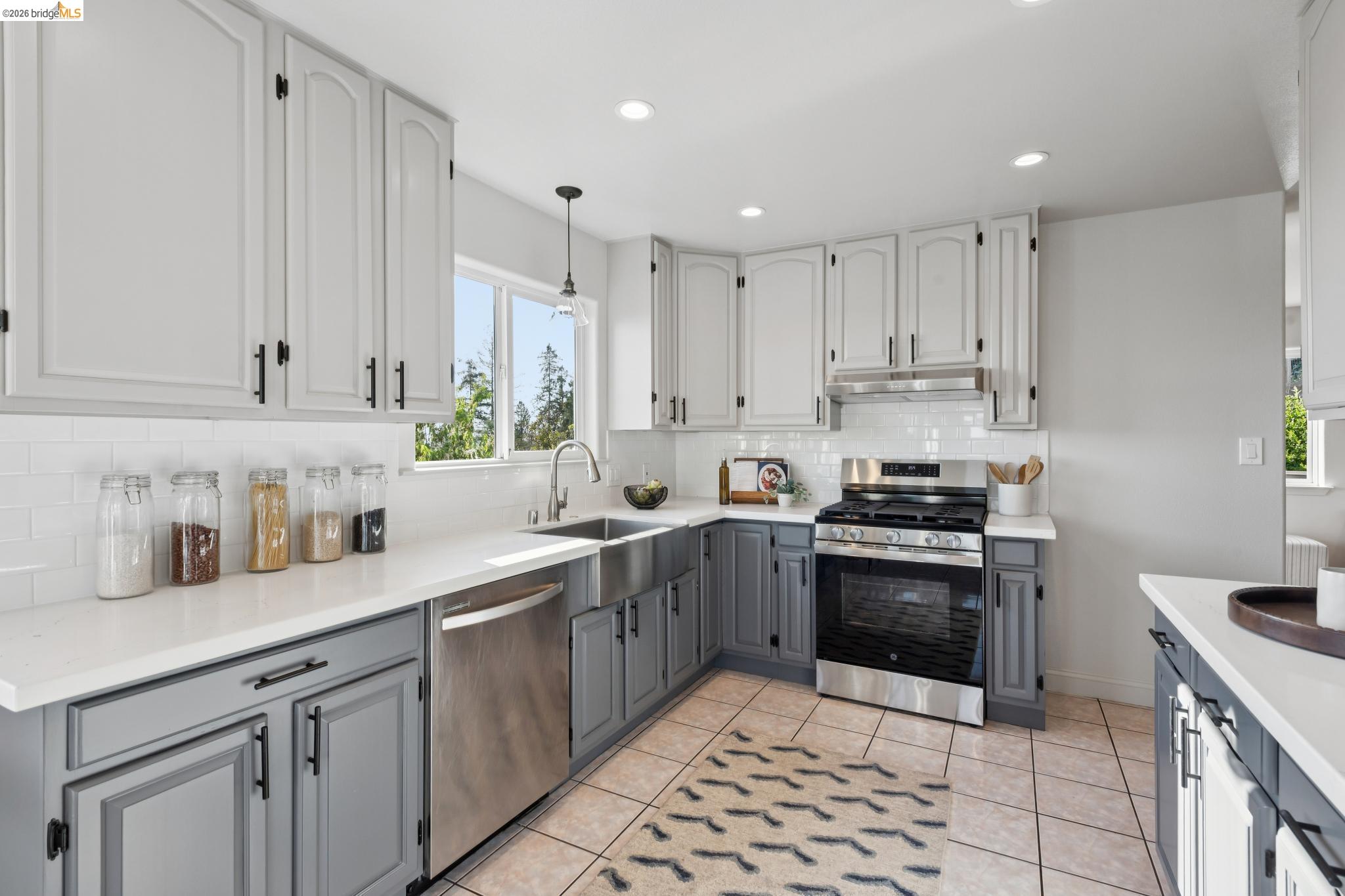 Detail Gallery Image 17 of 51 For 4021 Maybelle Ave, Oakland,  CA 94619 - 4 Beds | 3 Baths