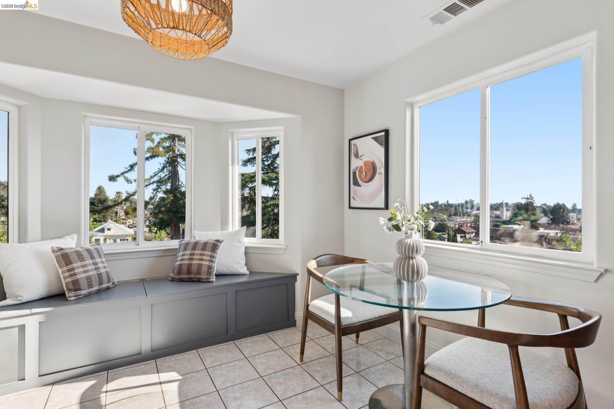 Detail Gallery Image 19 of 51 For 4021 Maybelle Ave, Oakland,  CA 94619 - 4 Beds | 3 Baths