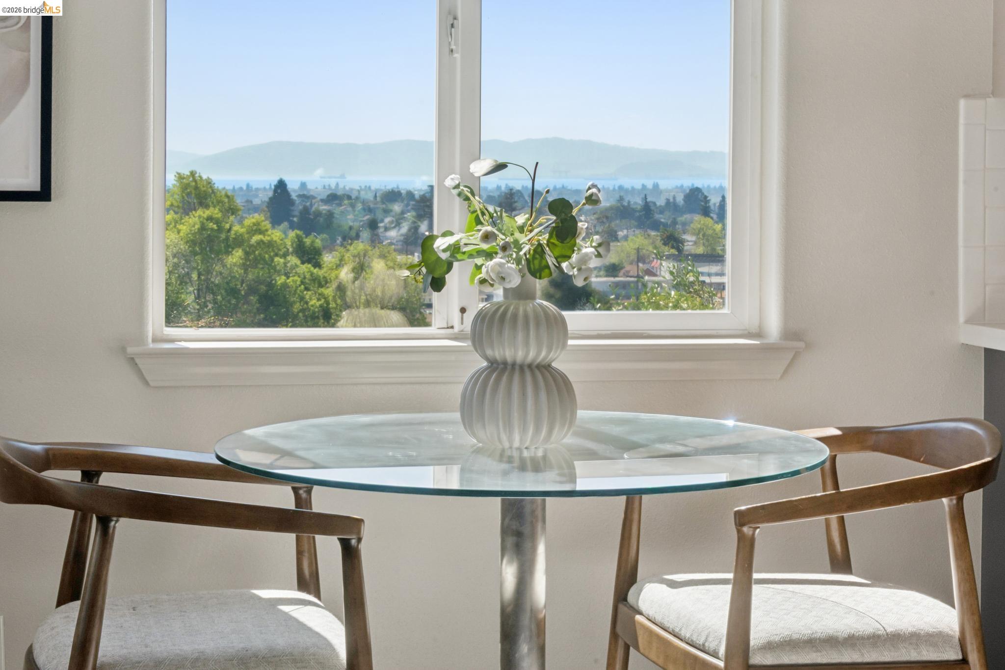 Detail Gallery Image 20 of 51 For 4021 Maybelle Ave, Oakland,  CA 94619 - 4 Beds | 3 Baths